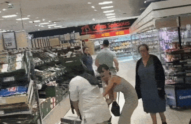 VÍDEO: Franceses brigam por ventiladores e aparelhos de ar