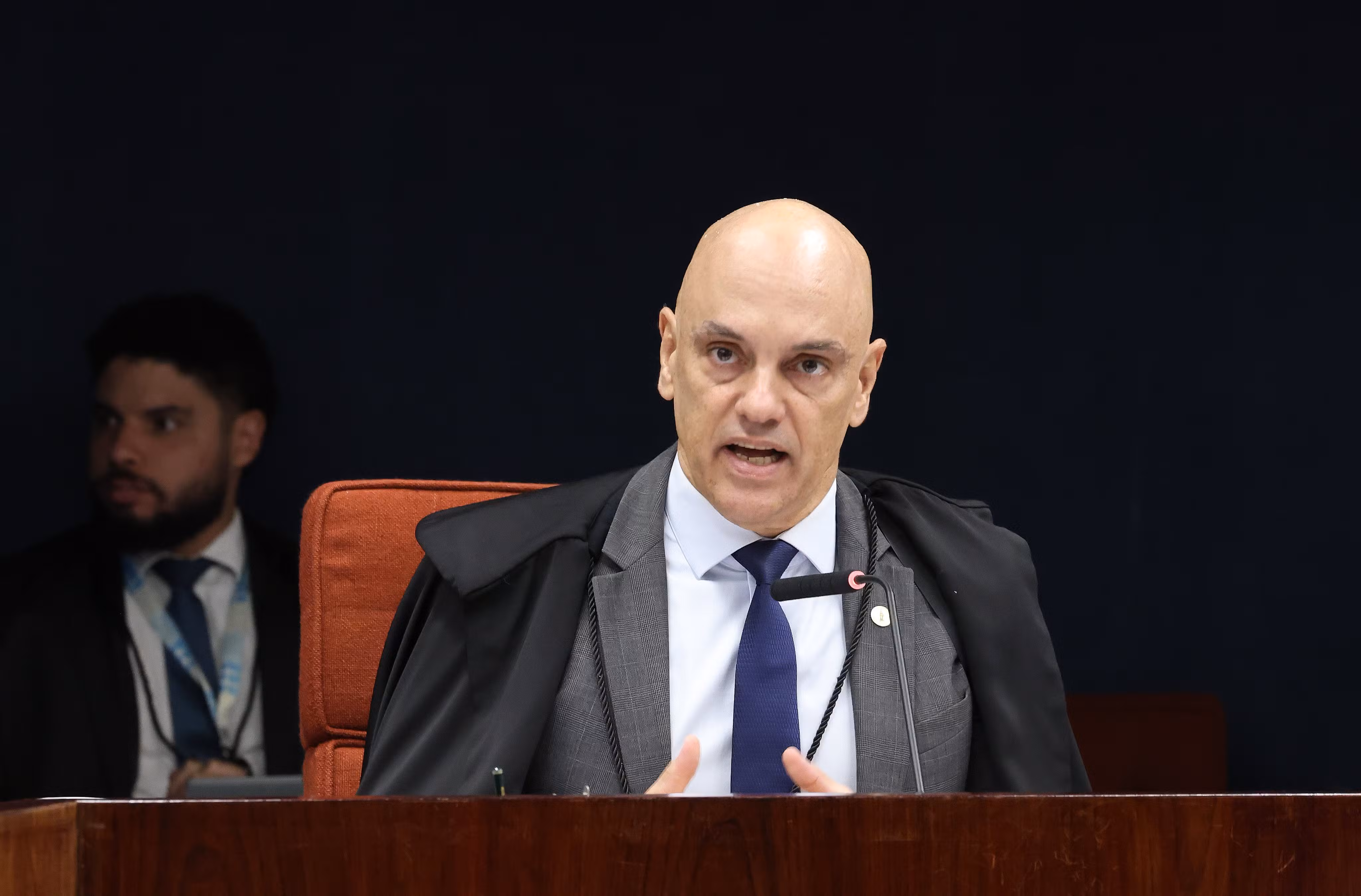 É #FAKE que Moraes disse que 'nem Trump' poderá visitar Bolsonaro