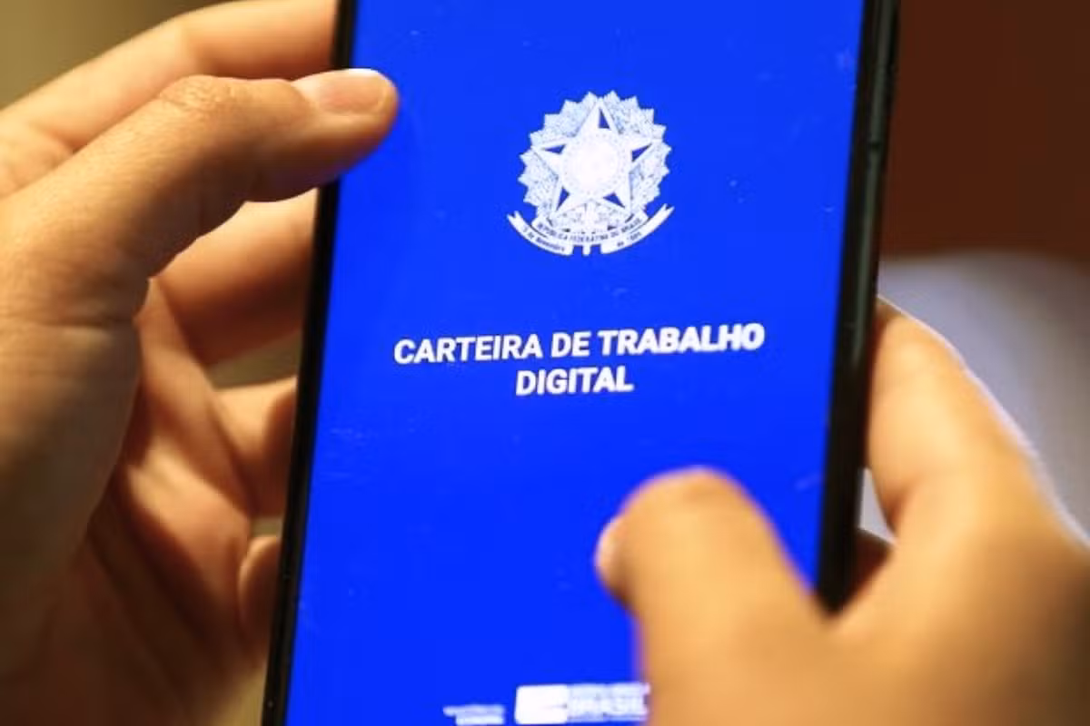 'Tive que fazer um botox no meu currículo': como a IA prejudica mulheres nos processos seletivos de empregos