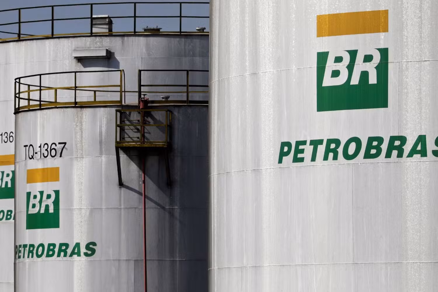 Petrobras garante importação de 650 milhões de litros de diesel para outubro