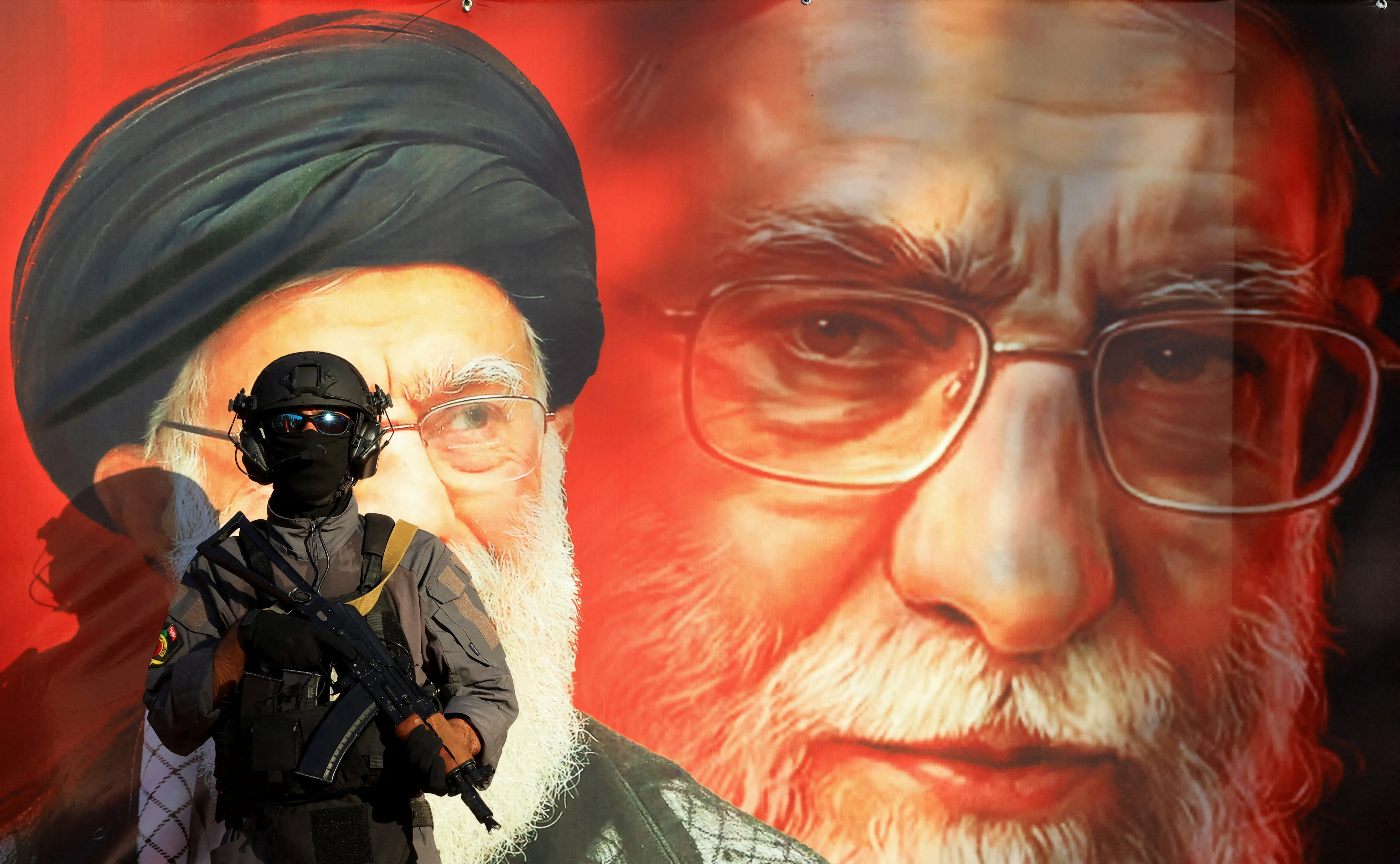 Irã transforma funeral de Ali Khamenei em demonstração de poder