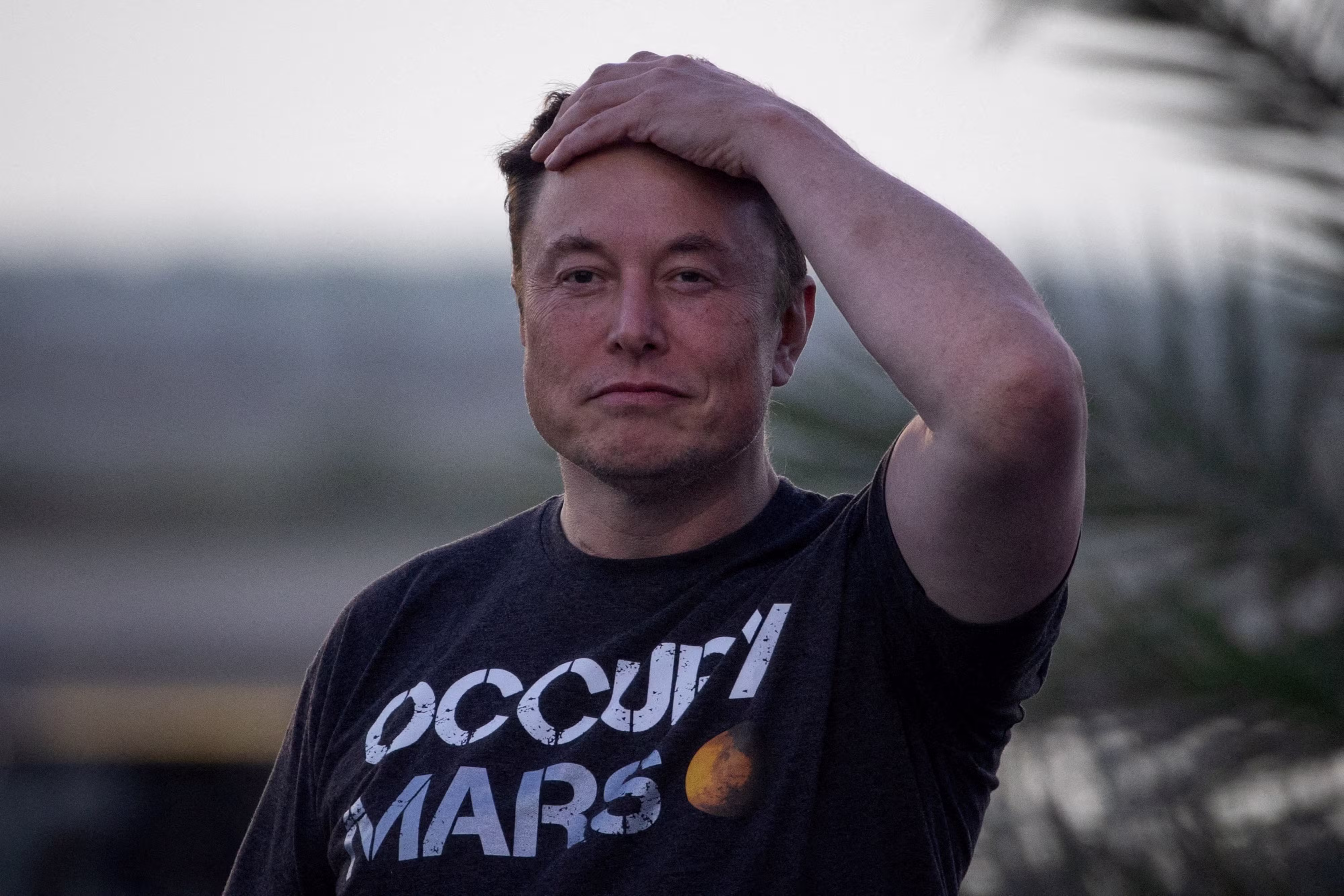 Ações da Tesla caem após empresa ampliar investimentos em IA e robotáxis