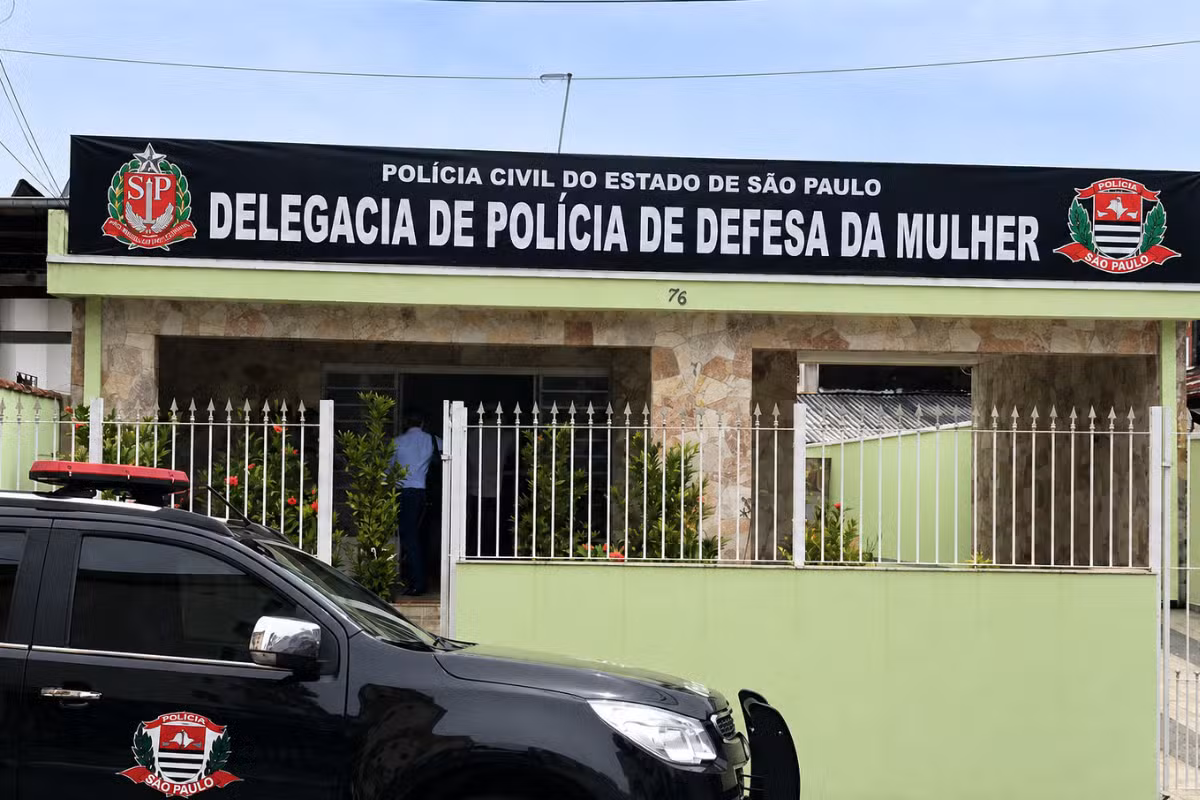 Mãe é presa por favorecimento à prostituição da filha de 10 anos; menina foi encontrada morta