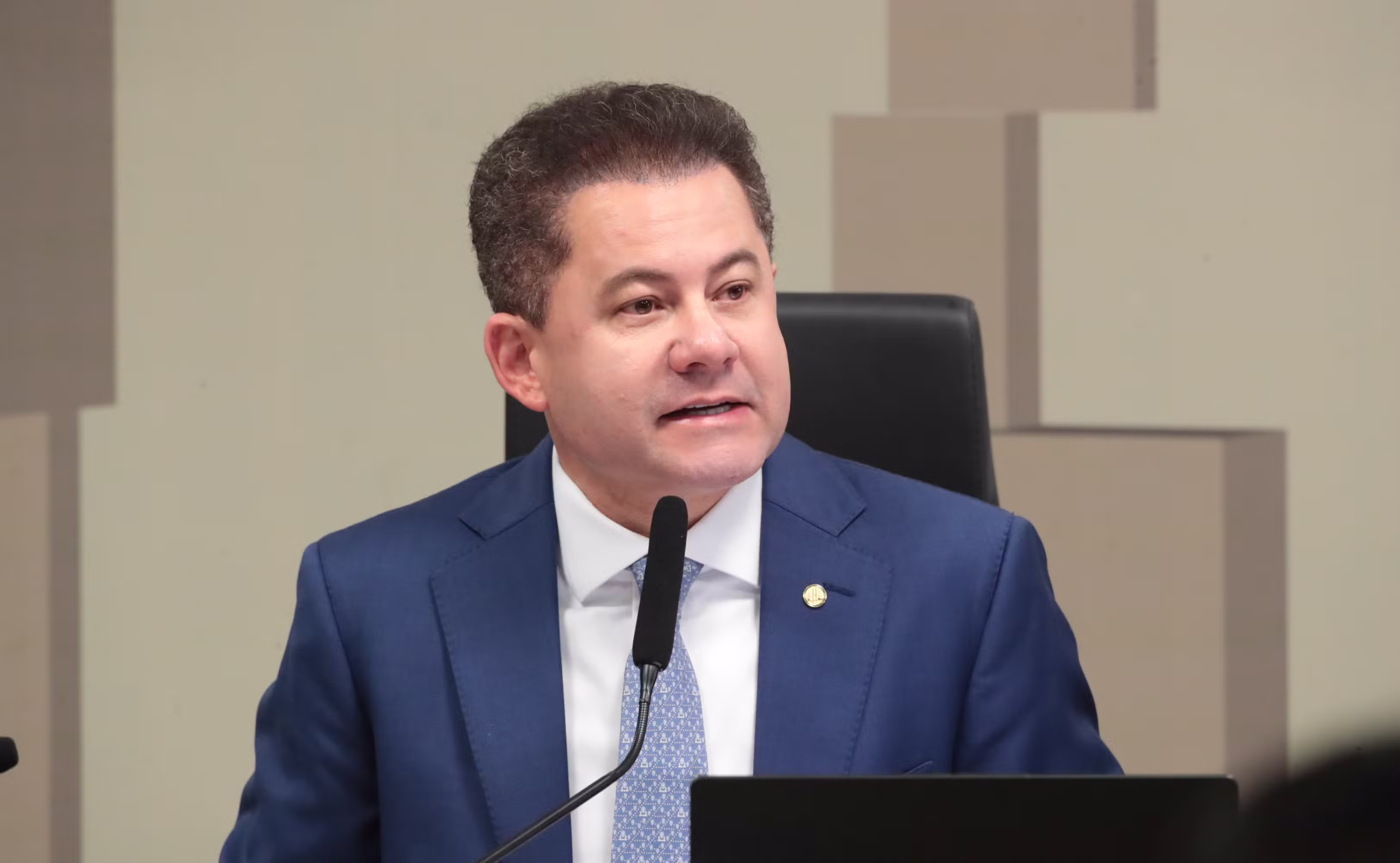 Dino diz que Cezinha se utilizava da função parlamentar para venda de suposta influência sobre ministros de tribunais superiores