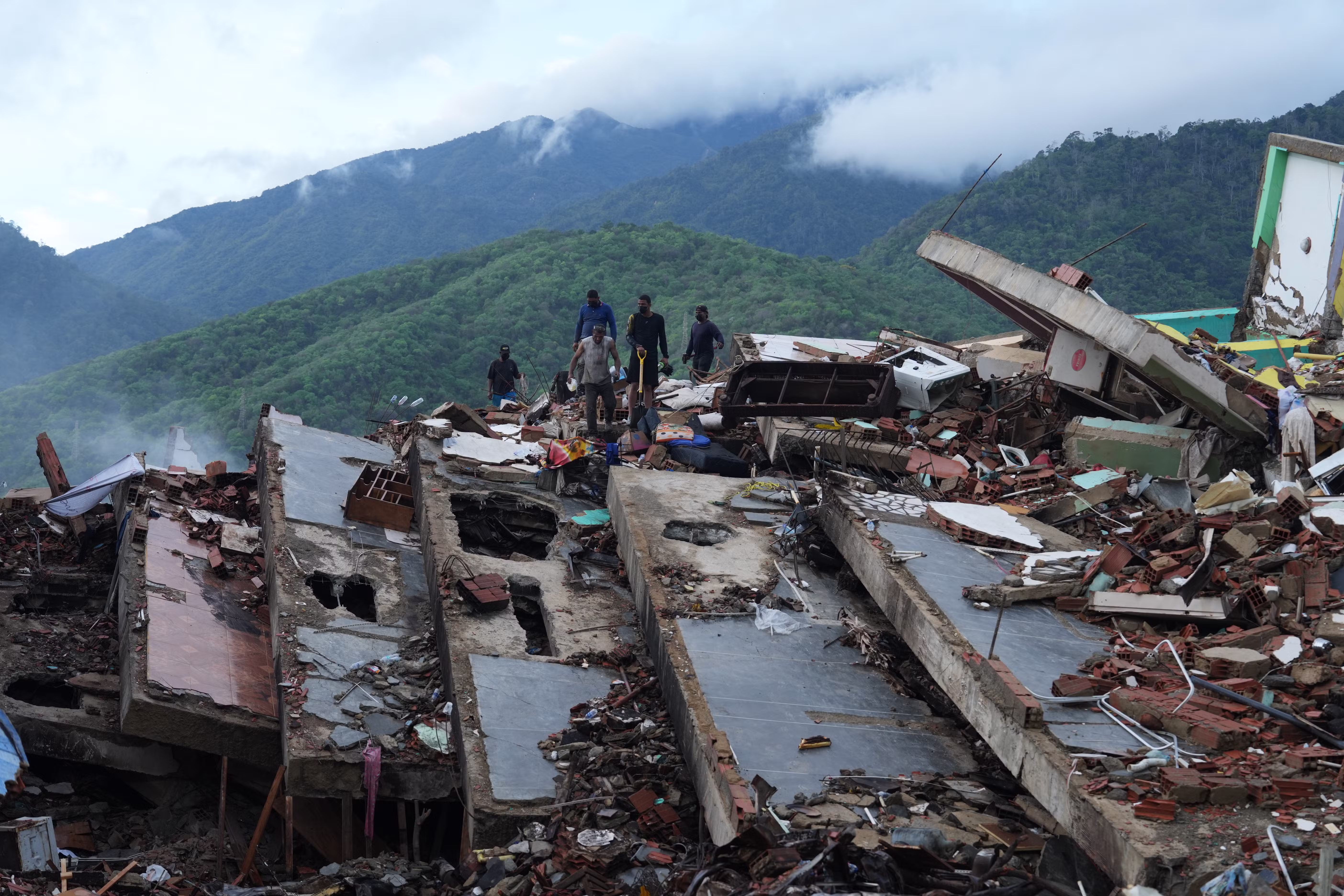 Número de mortes por terremoto na Venezuela sobe para 2.295