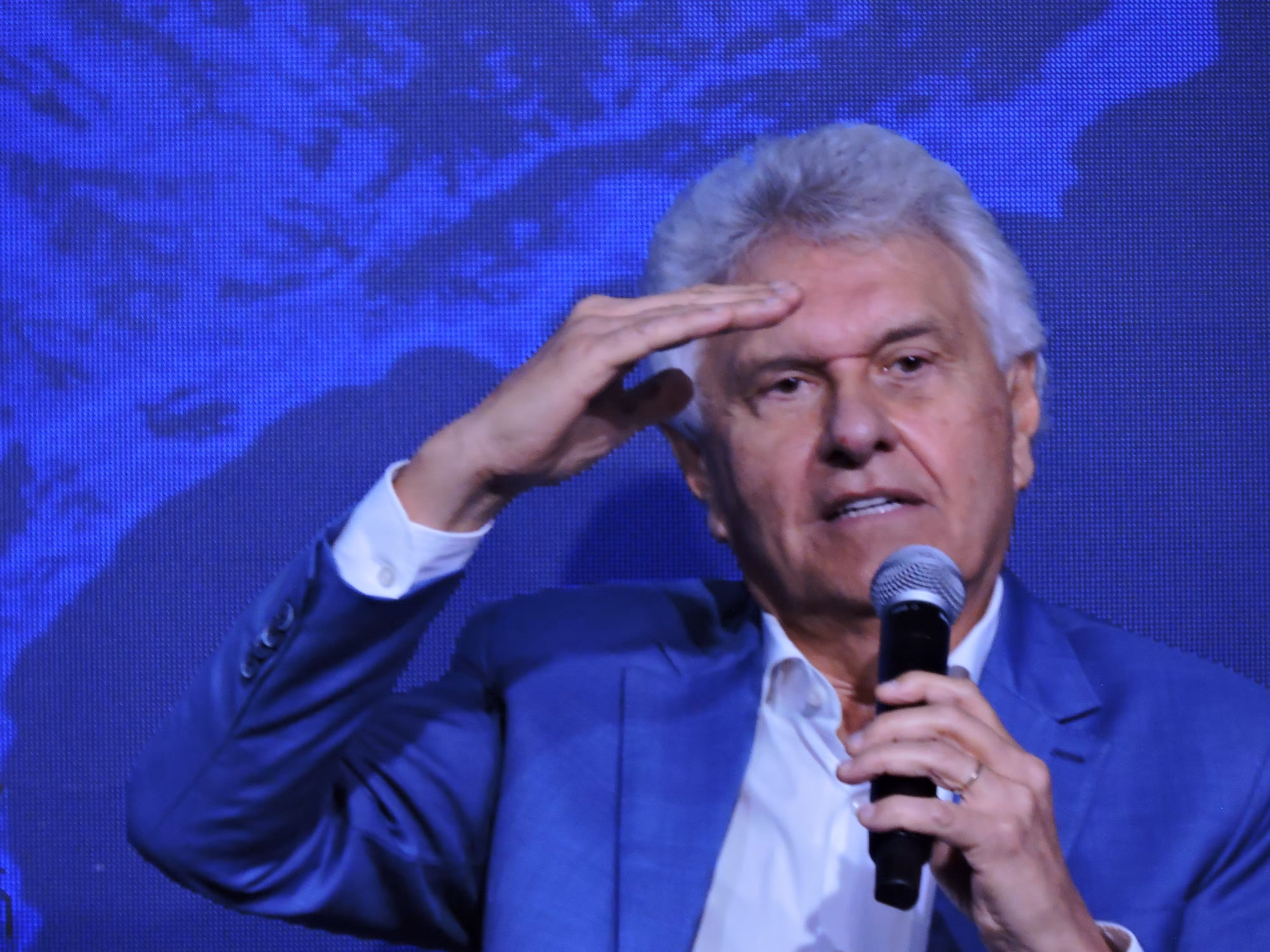 Caiado diz que Flávio Bolsonaro 'perdeu a chance' de vencer Lula