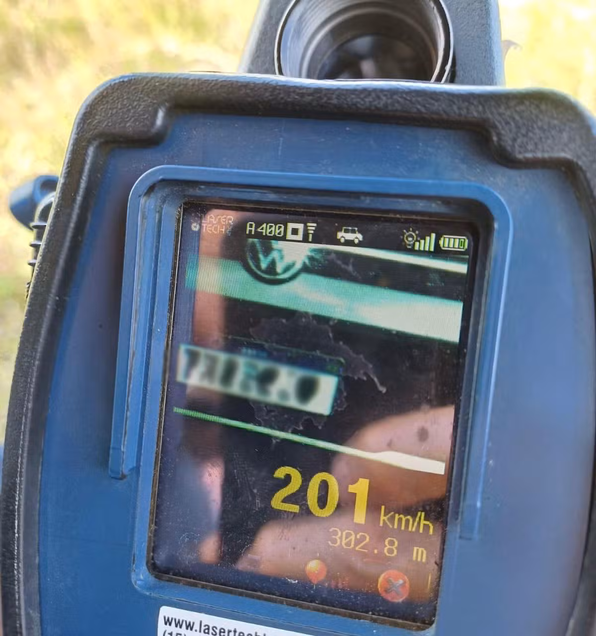 Carro é flagrado a mais de 200 km/h na BR