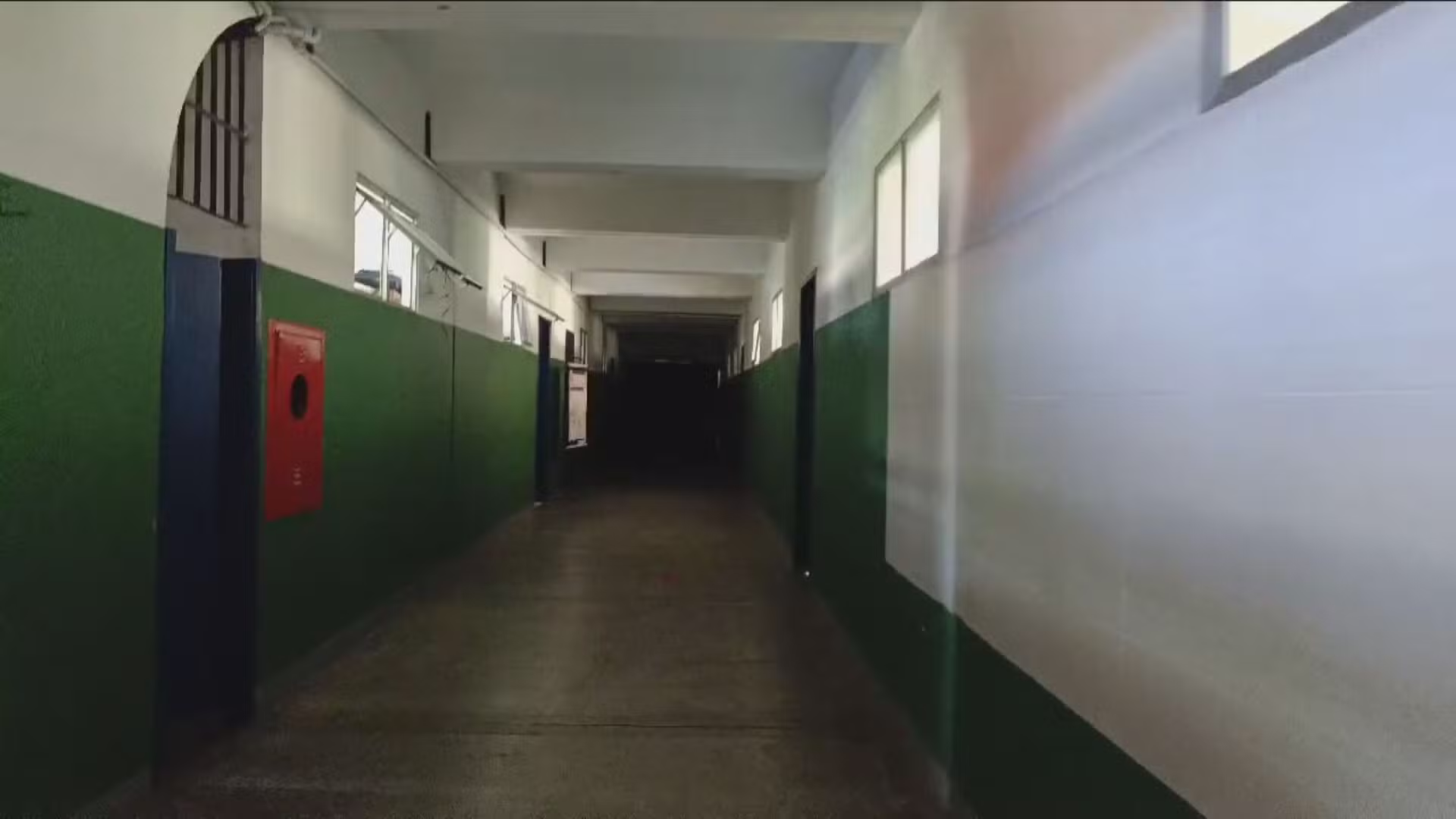CIEP em Duque de Caxias está sem luz há quase cinco meses após furto de cabos