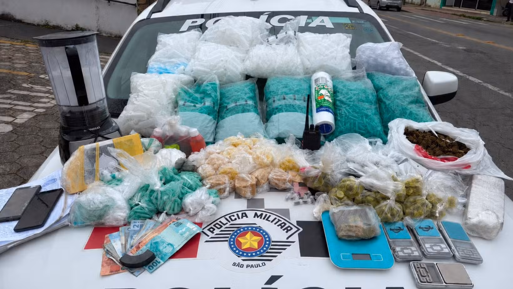 Polícia Militar prende homem com quase 6 kg de drogas em Guaratinguetá, SP
