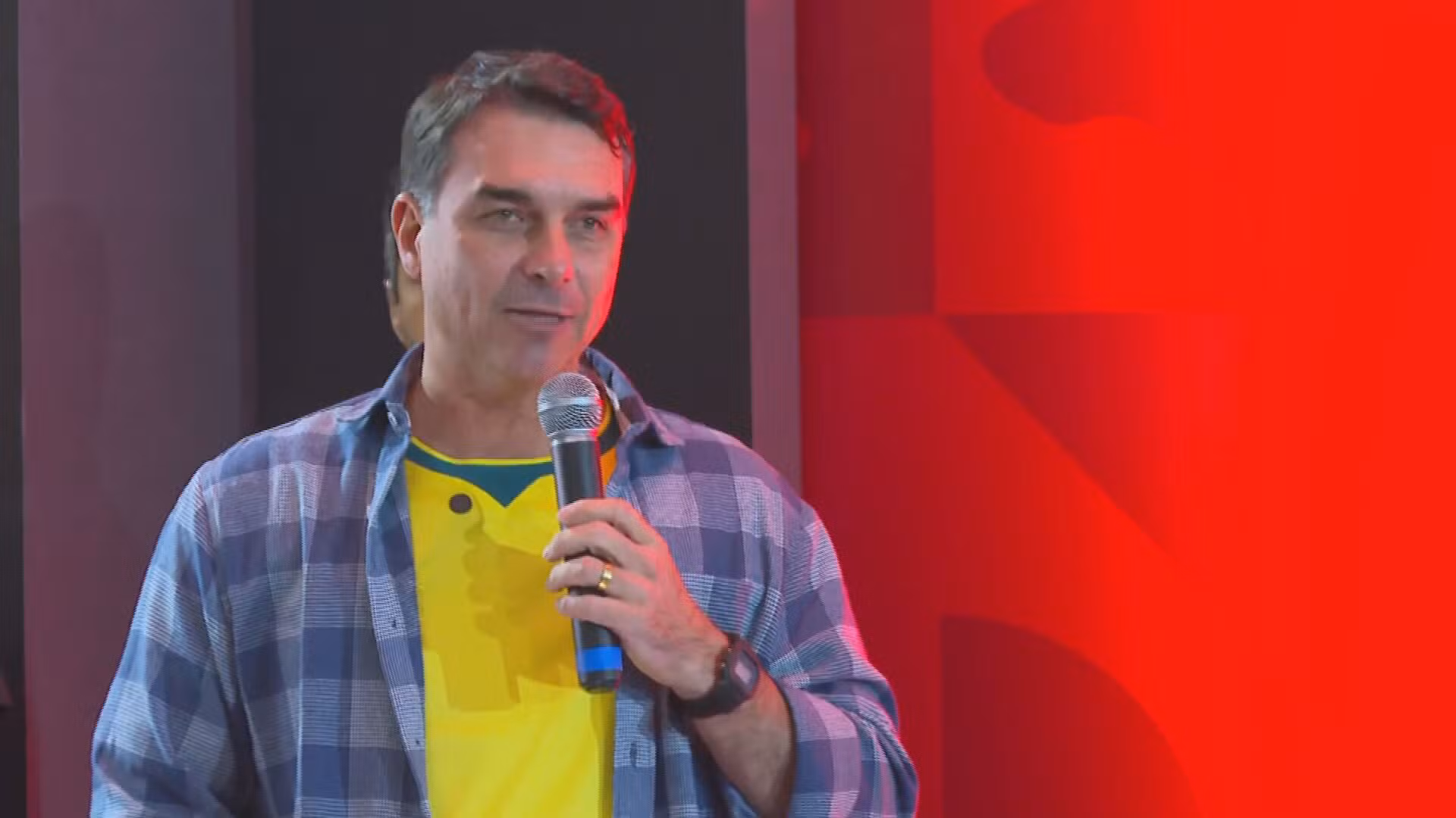 'Lula é o único que quer o tarifaço', responde Flávio após presidente atribuir à família Bolsonaro nova taxa dos EUA