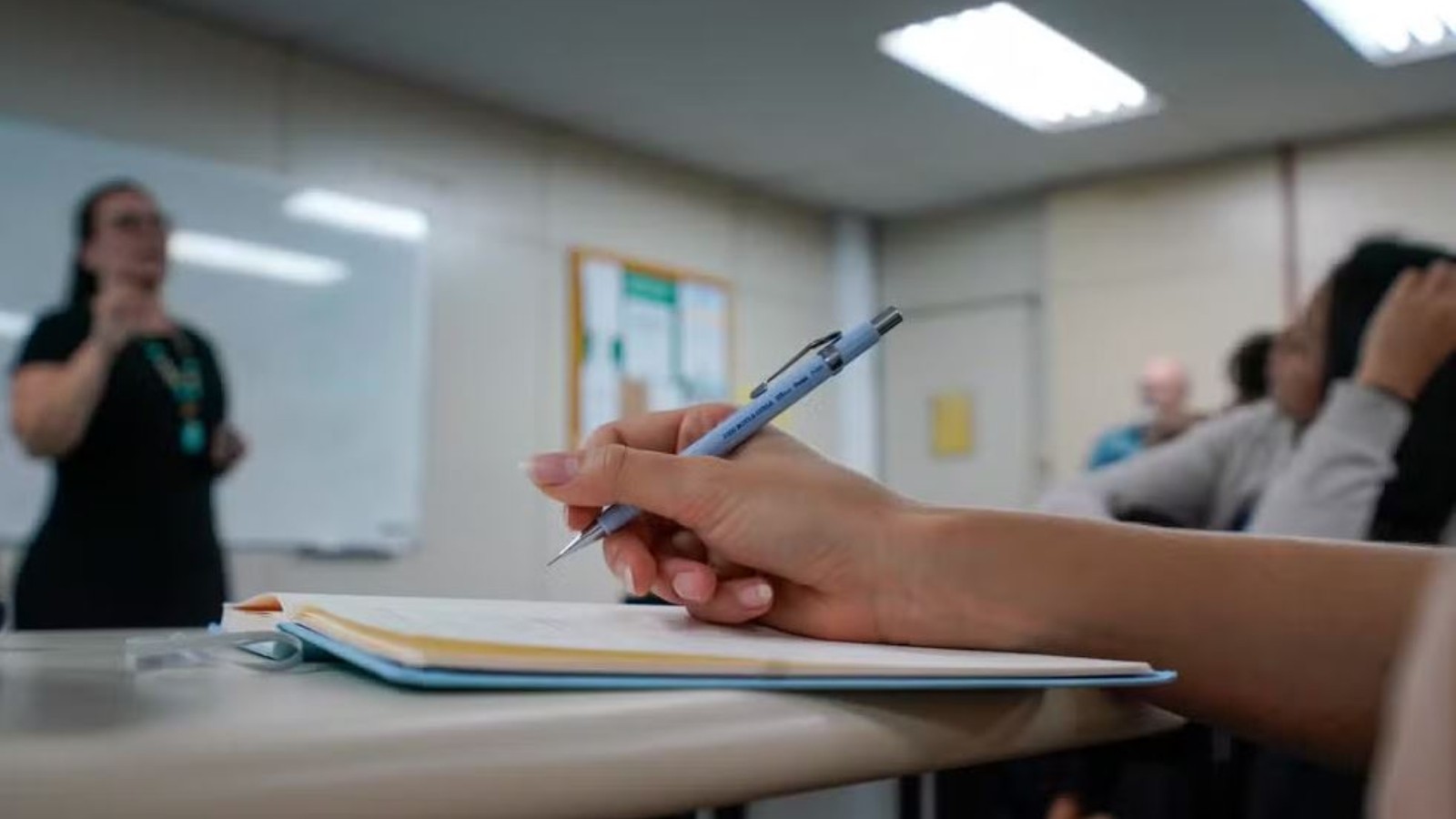 Inclusão de educação financeira nos currículos dos ensinos fundamental e médio avança no Senado