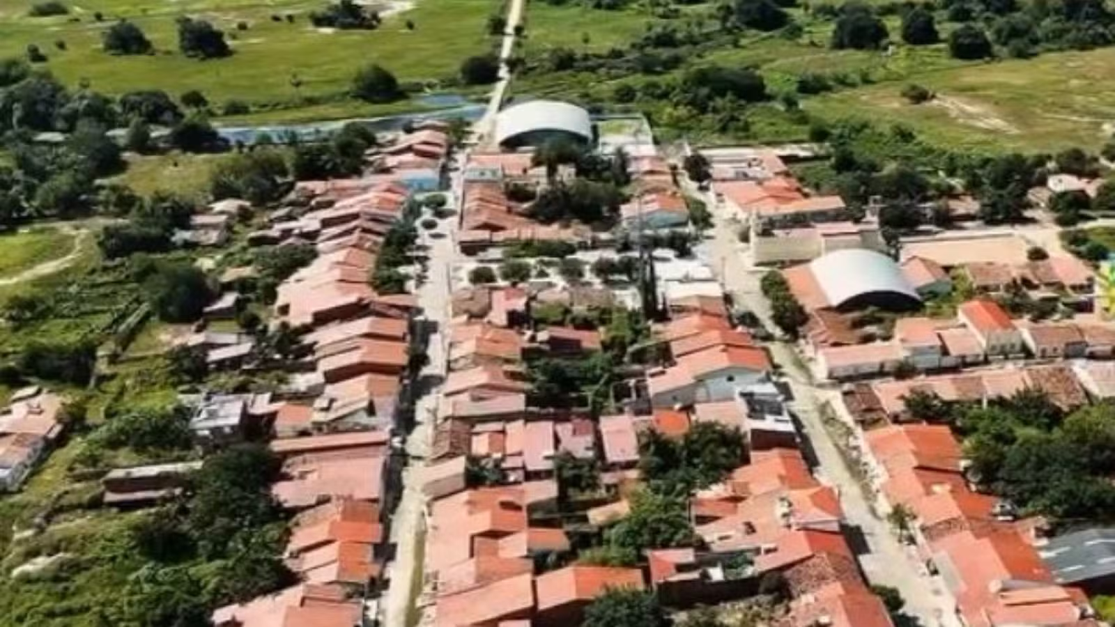Moradores retornam para vilarejo que chegou a ser 'território