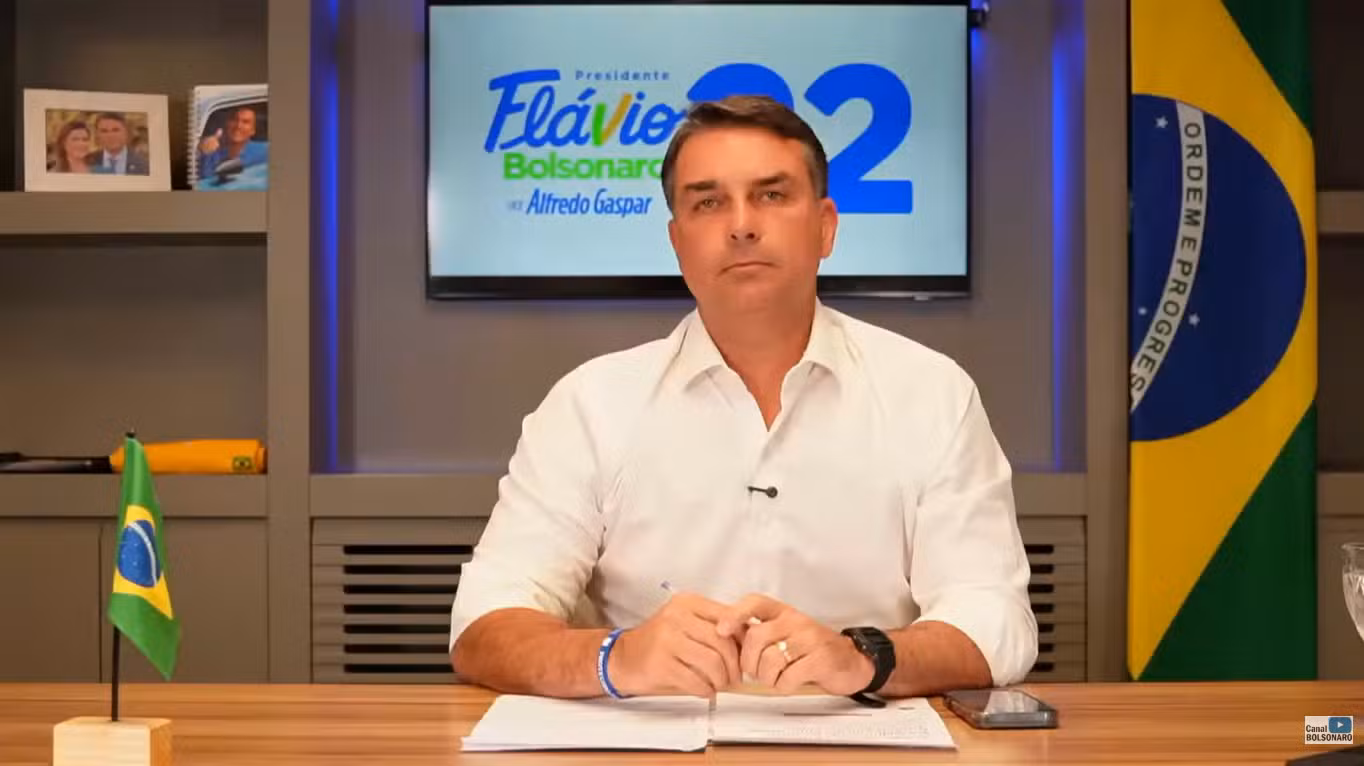 Flávio Bolsonaro diz que vai se encontrar com ministro de Bukele no domingo