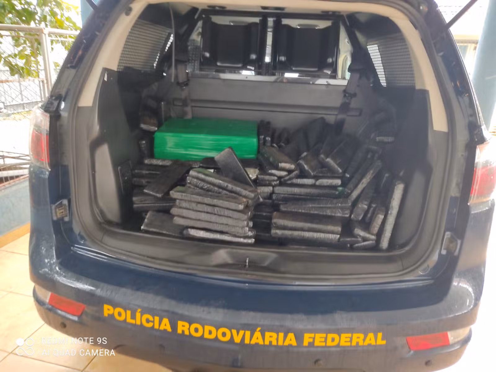 Casal é preso transportando 160 kg de drogas com filho de dois anos, no Paraná; criança foi para o Conselho Tutelar