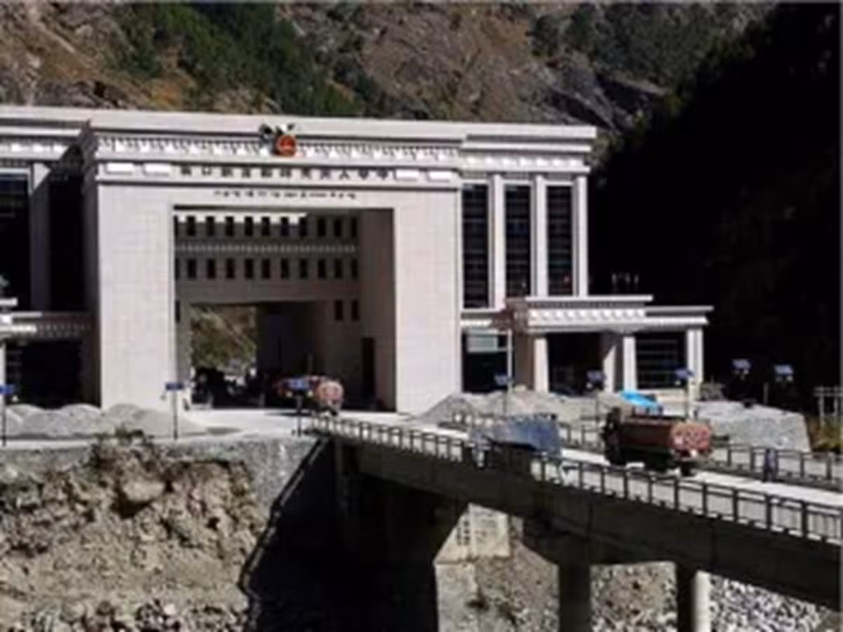 Avalanche no Nepal: veja o antes e o depois