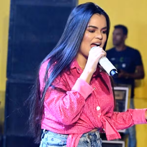 Quem é Danieze Santiago, cantora paraibana que denunciou o ex