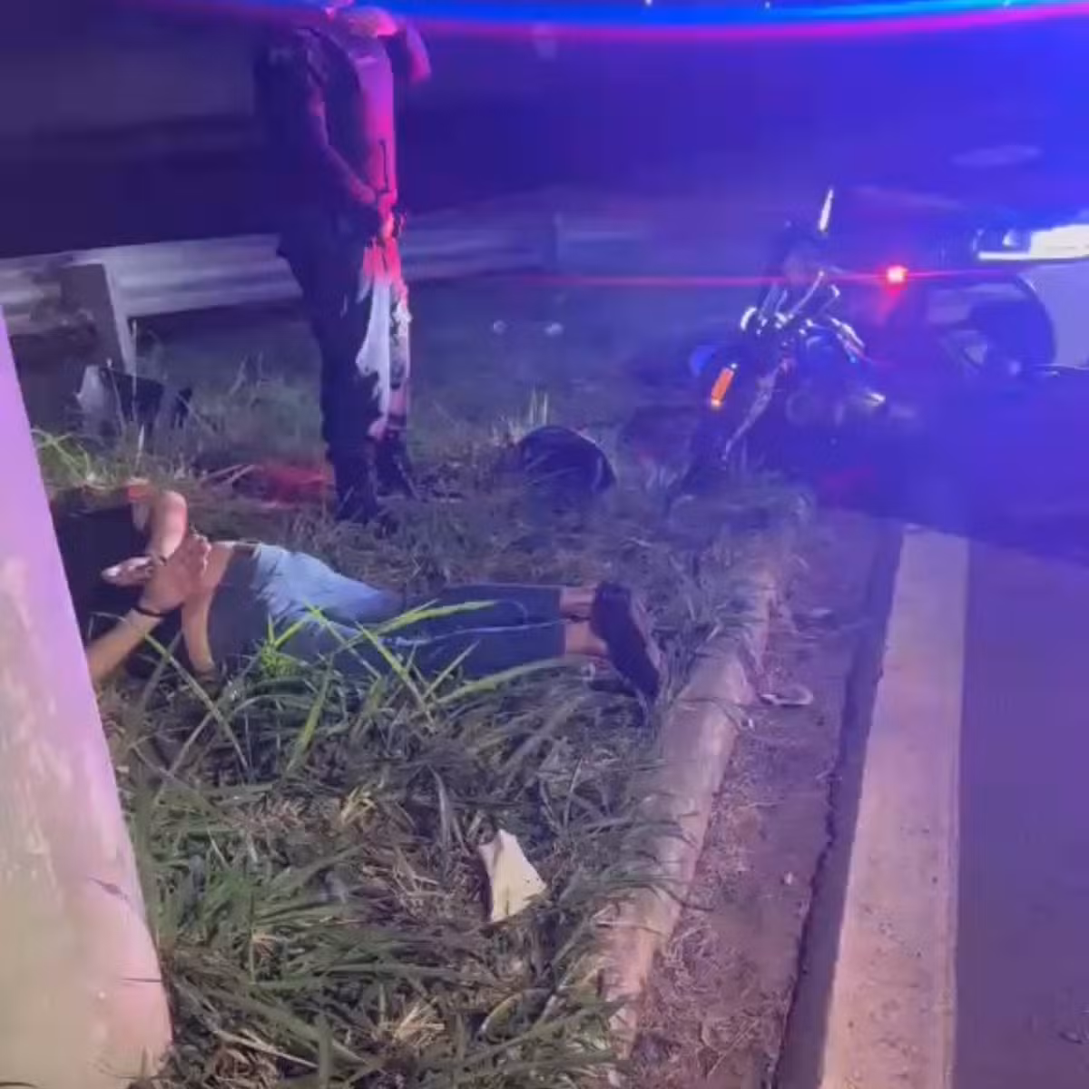 Motociclista tenta fugir da Guarda na contramão, bate em viatura e acaba detido em Americana