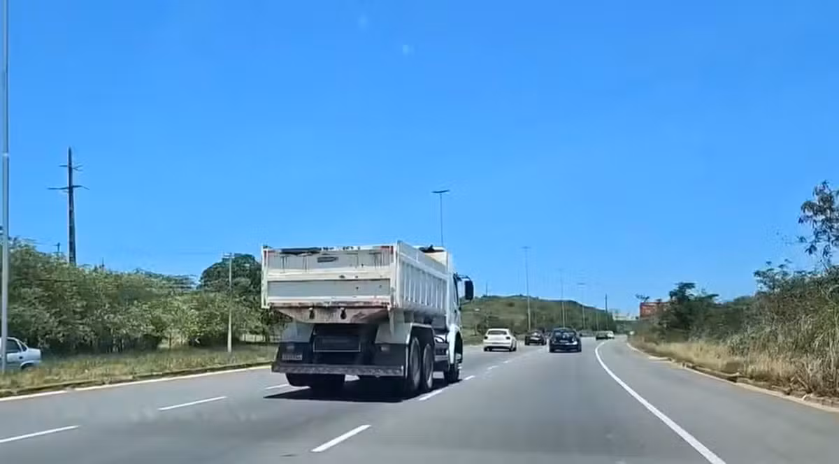 Homem morre atropelado na RJ-140; motorista foge sem prestar socorro em São Pedro da Aldeia