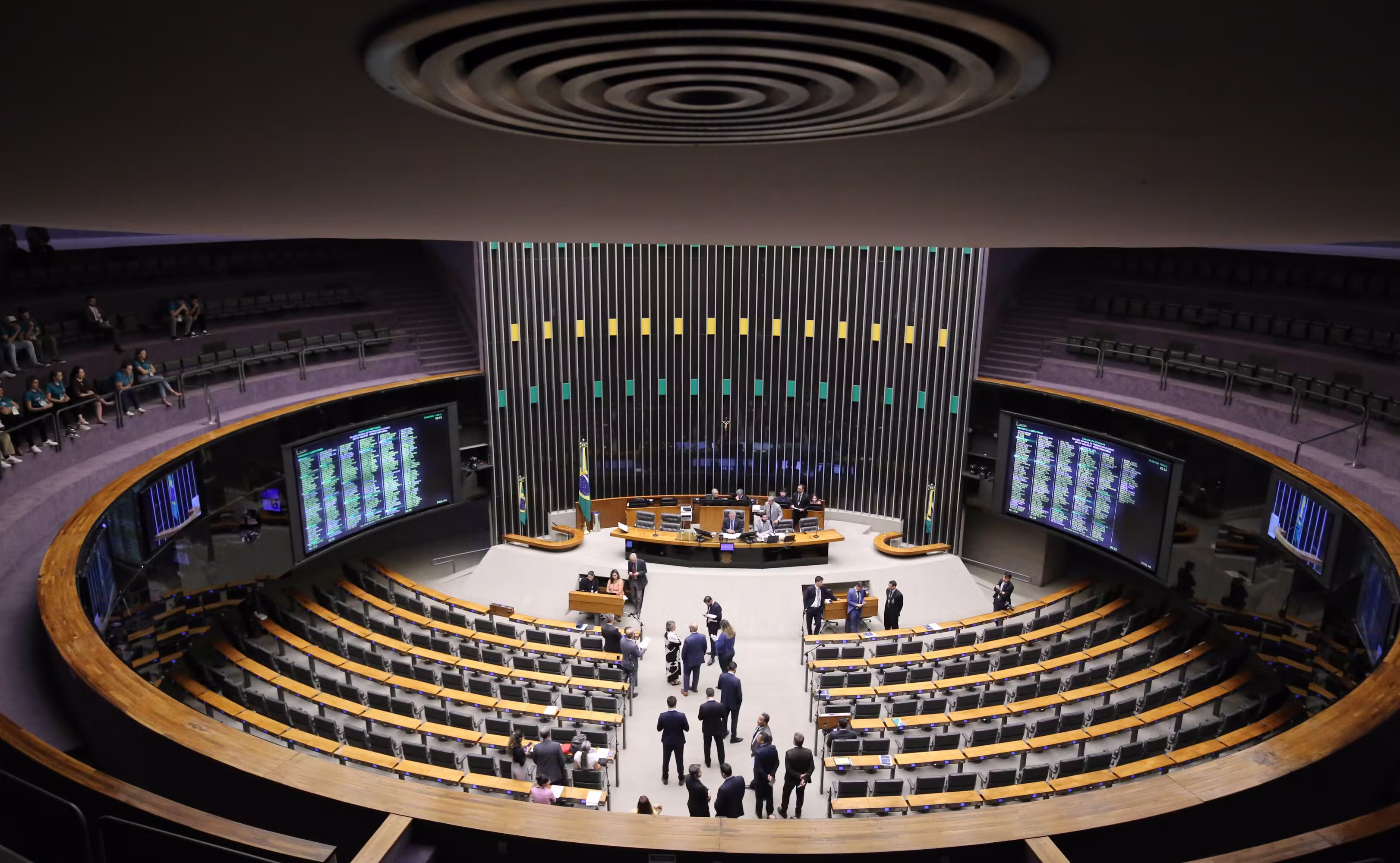 Como sobrevivem os partidos que não recebem Fundo Partidário: doações, filiados e outras receitas bancam gastos