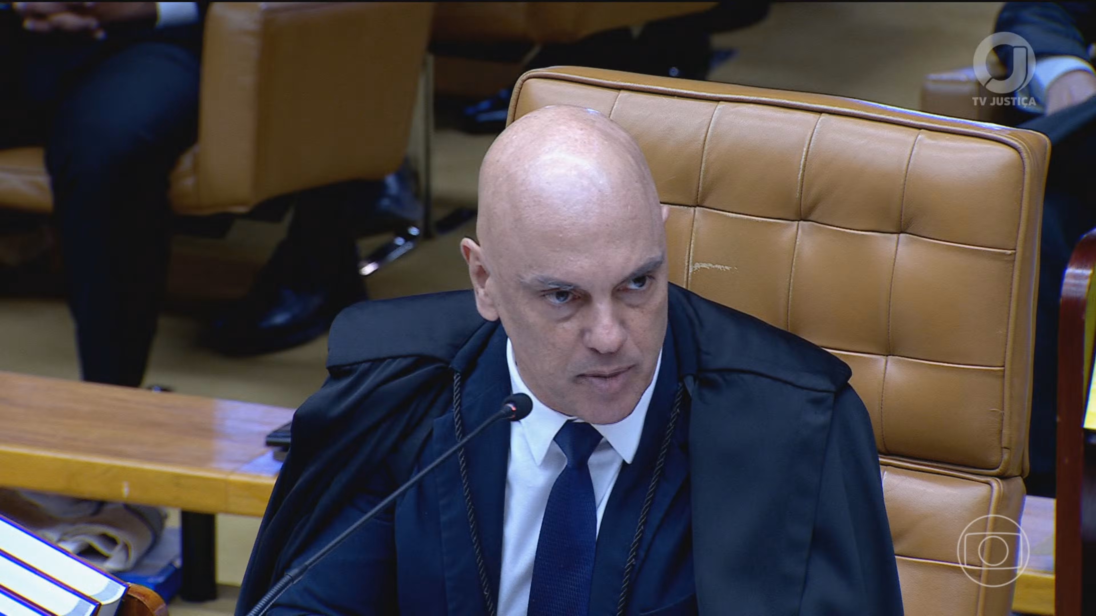 Ala alinhada a Alexandre de Moraes atua para adiar julgamento do relatório da PF com mensagens de Daniel Vorcaro para o ministro