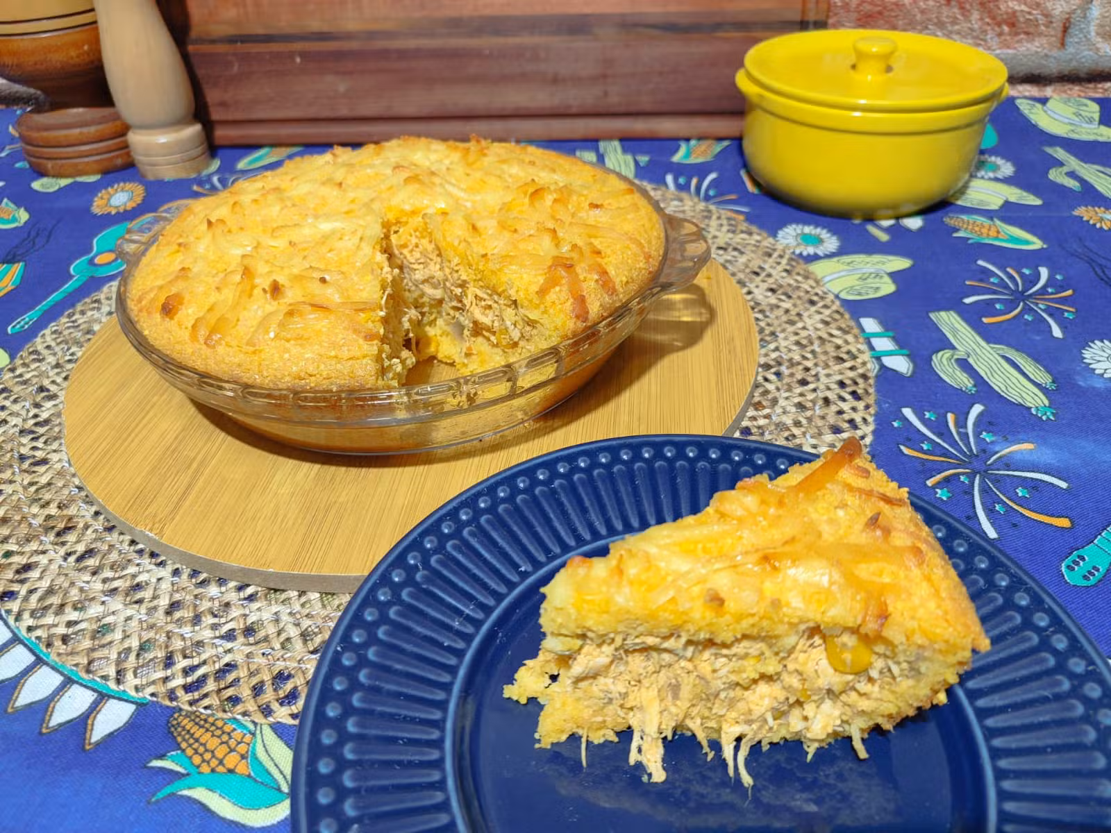 Aprenda a fazer empadão de flocão de milho com frango cremoso