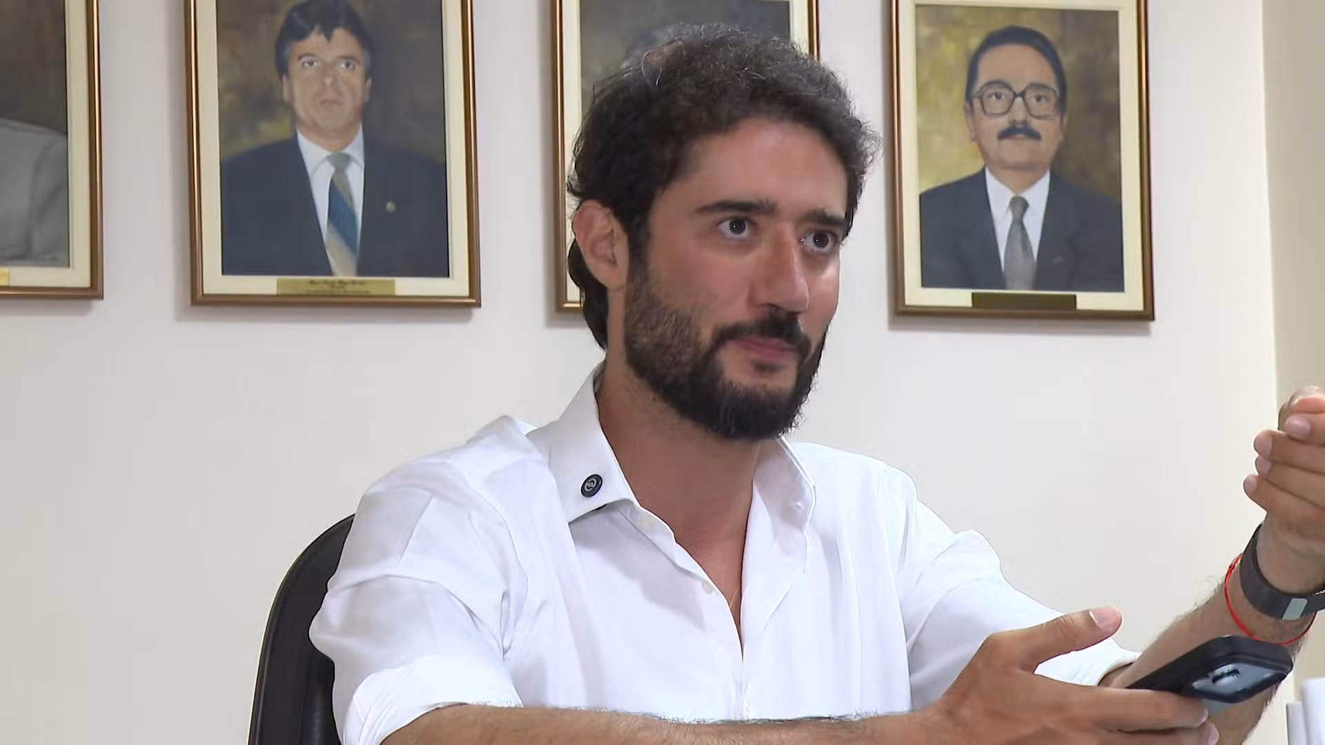 Gabriel Azevedo propõe manter carga tributária e reduzir burocracia para empresas em Minas