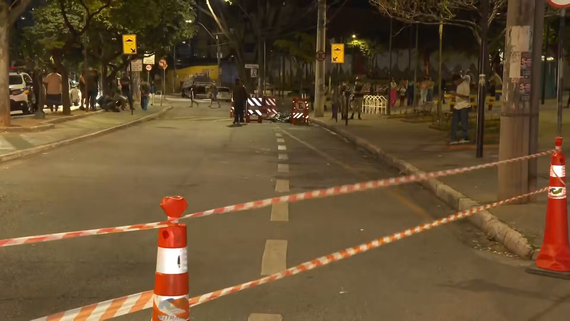Homem é morto e mulher fica ferida em tiroteio na feira da Avenida Silva Lobo, em BH