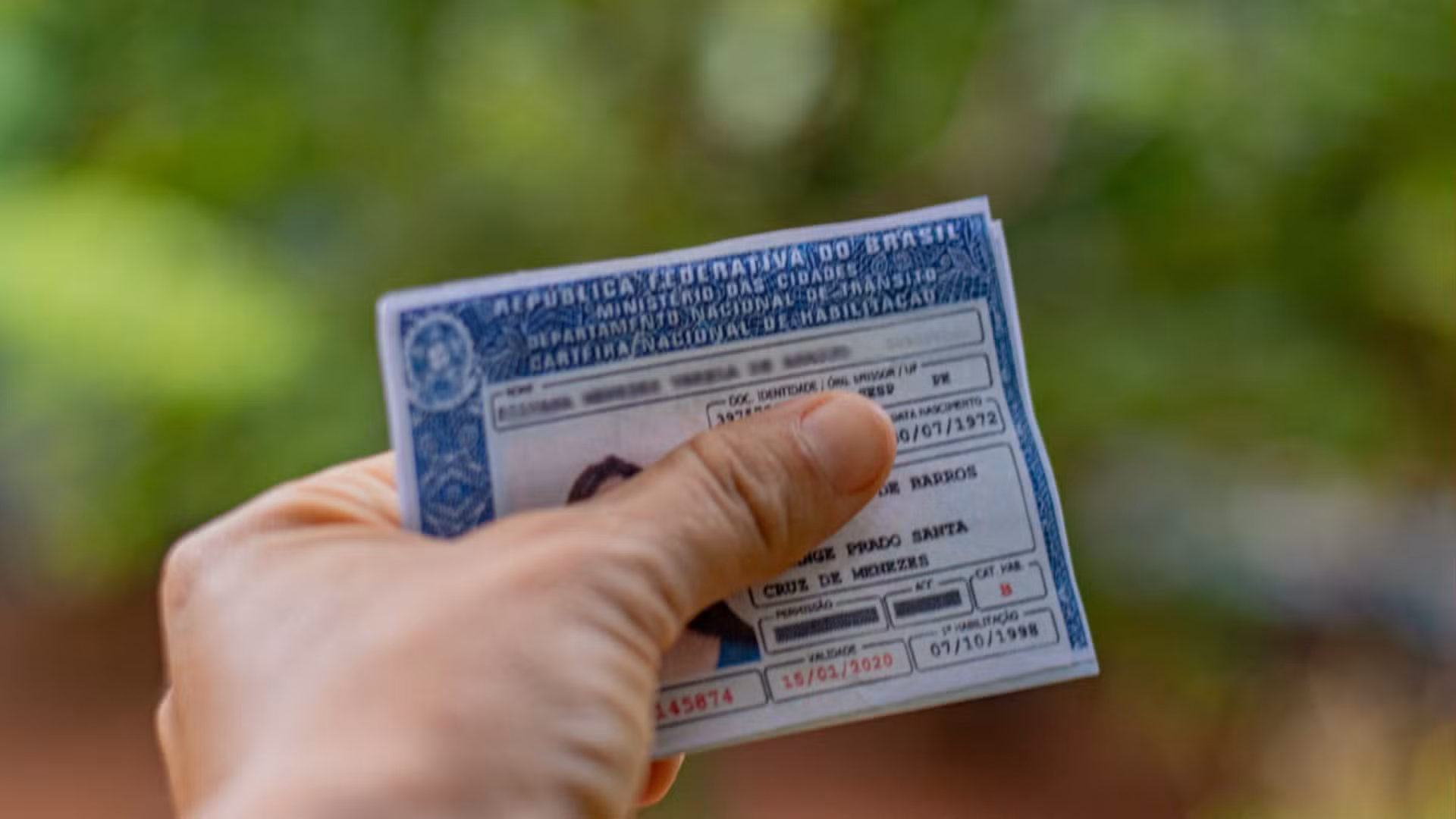 CNHs vencidas desde junho voltam a valer até dezembro; veja nova data de renovação