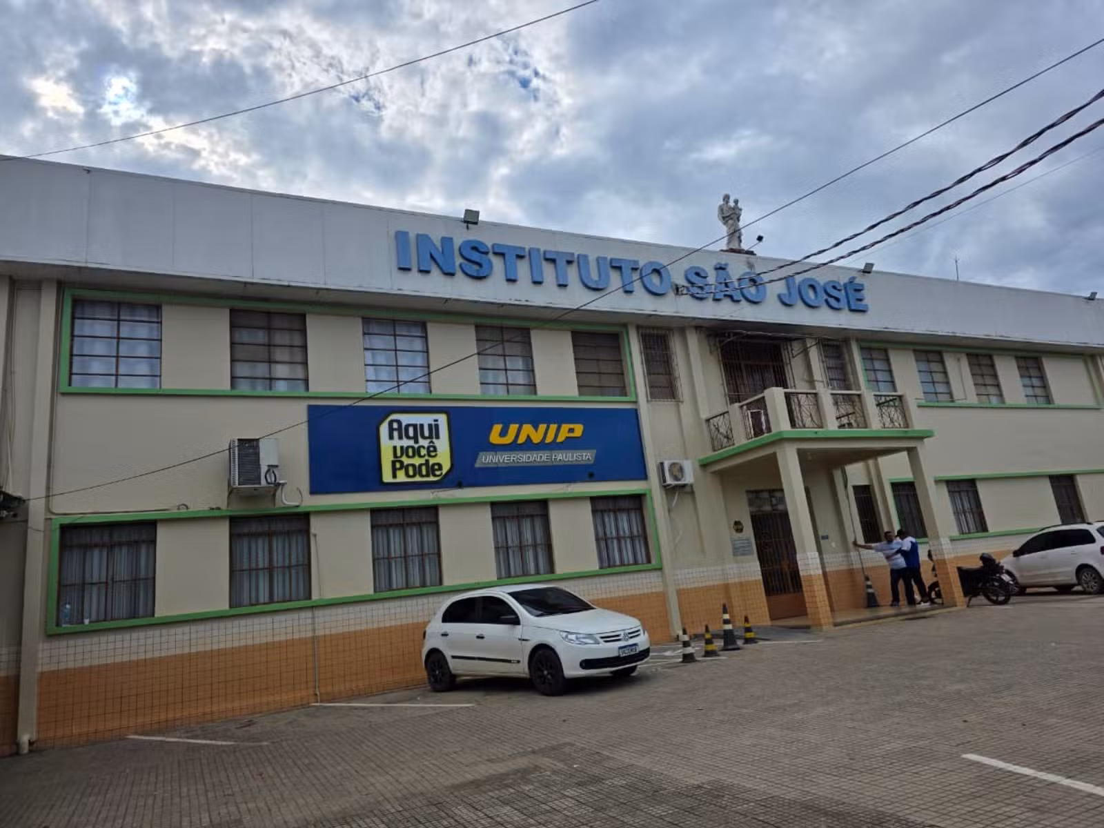 Instituto São José instala portões com detector de metais três meses após tragédia em Rio Branco