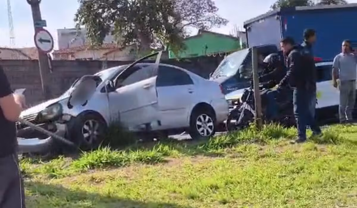Motorista de carro bate contra poste e mata pedestre atropelado em Campinas