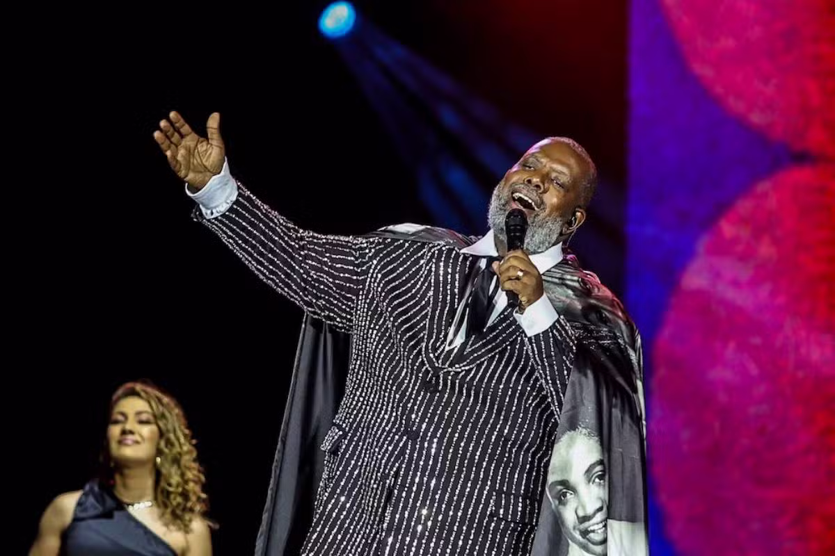 Péricles mostra por que é o 'Rei da Voz' em show sem pagode e com muitos sucessos do soul e R&B norte