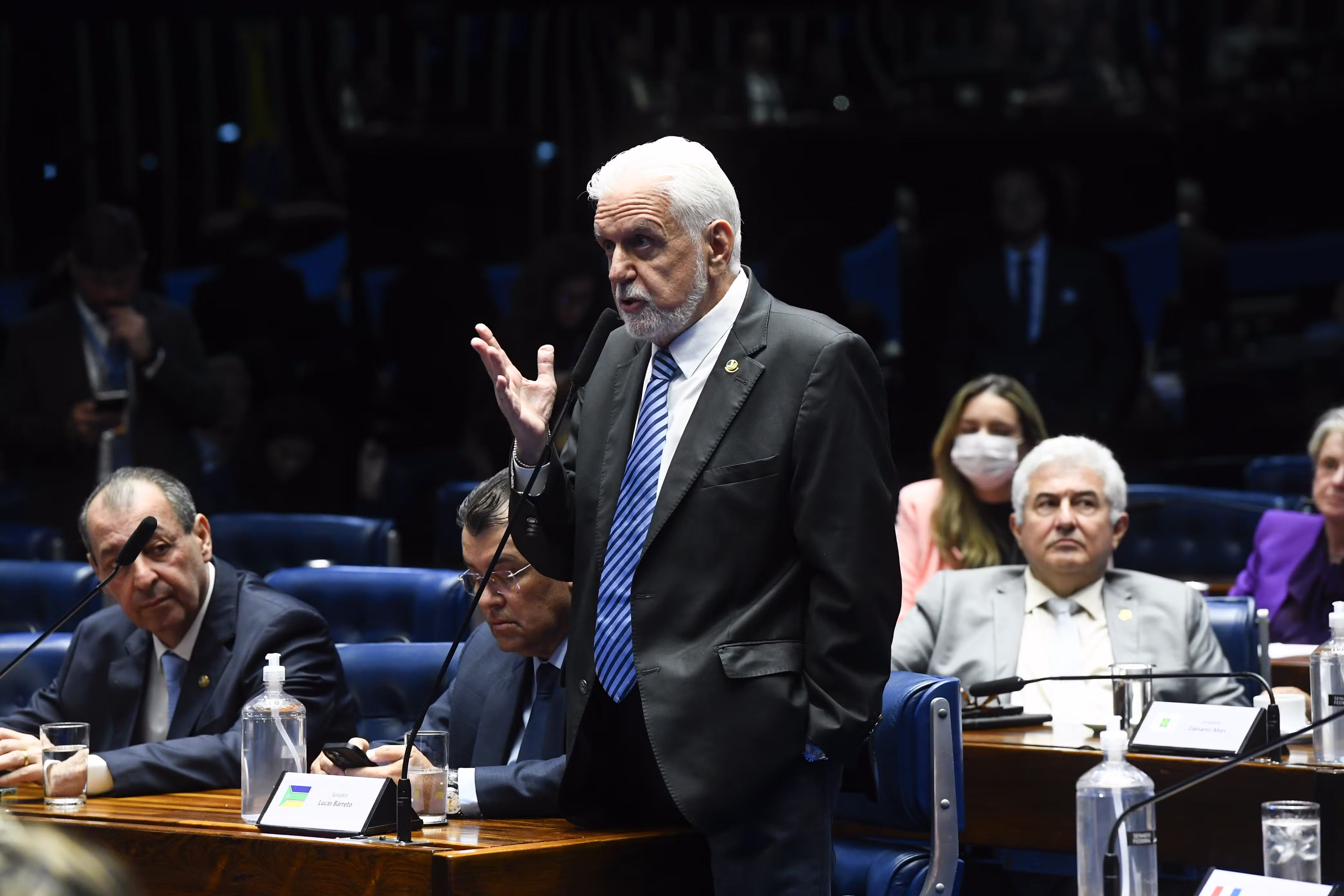 Planalto e PT esperam que Wagner faça gesto de entregar liderança do governo para blindar campanha de Lula