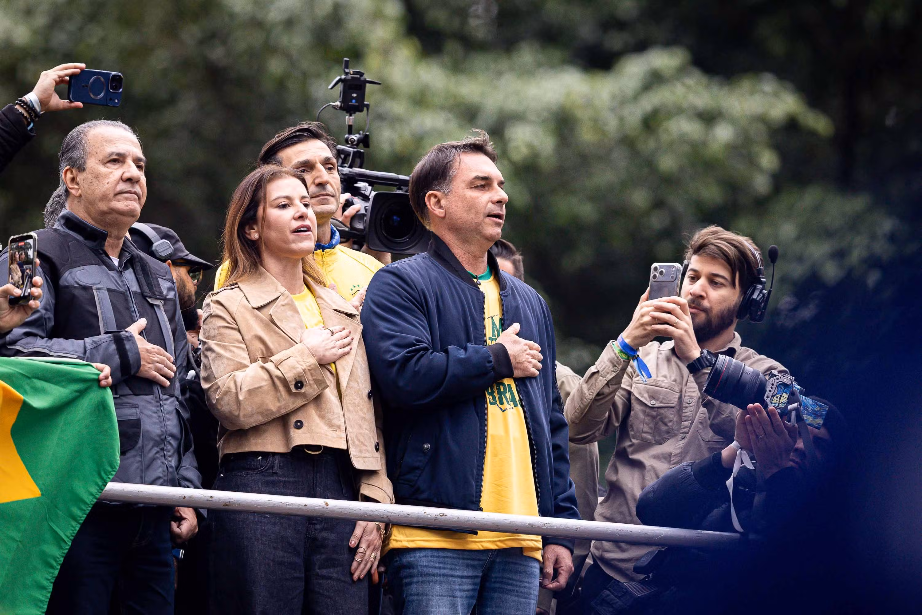 No ápice, ato com Flávio Bolsonaro reúne 28,5 mil pessoas na Paulista, aponta metodologia da USP