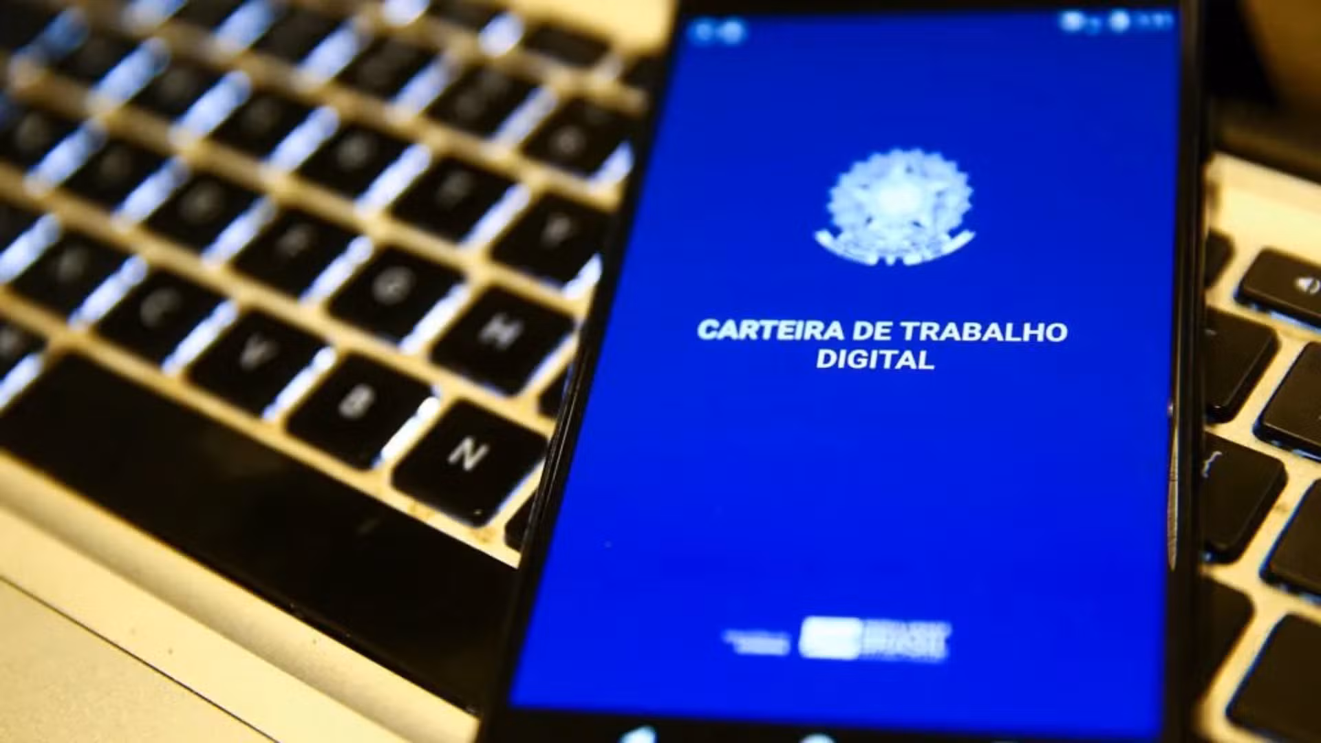 Consignado CLT: governo libera uso do FGTS como garantia com juro limitado a 1,99% ao mês; entidades sugerem cautela