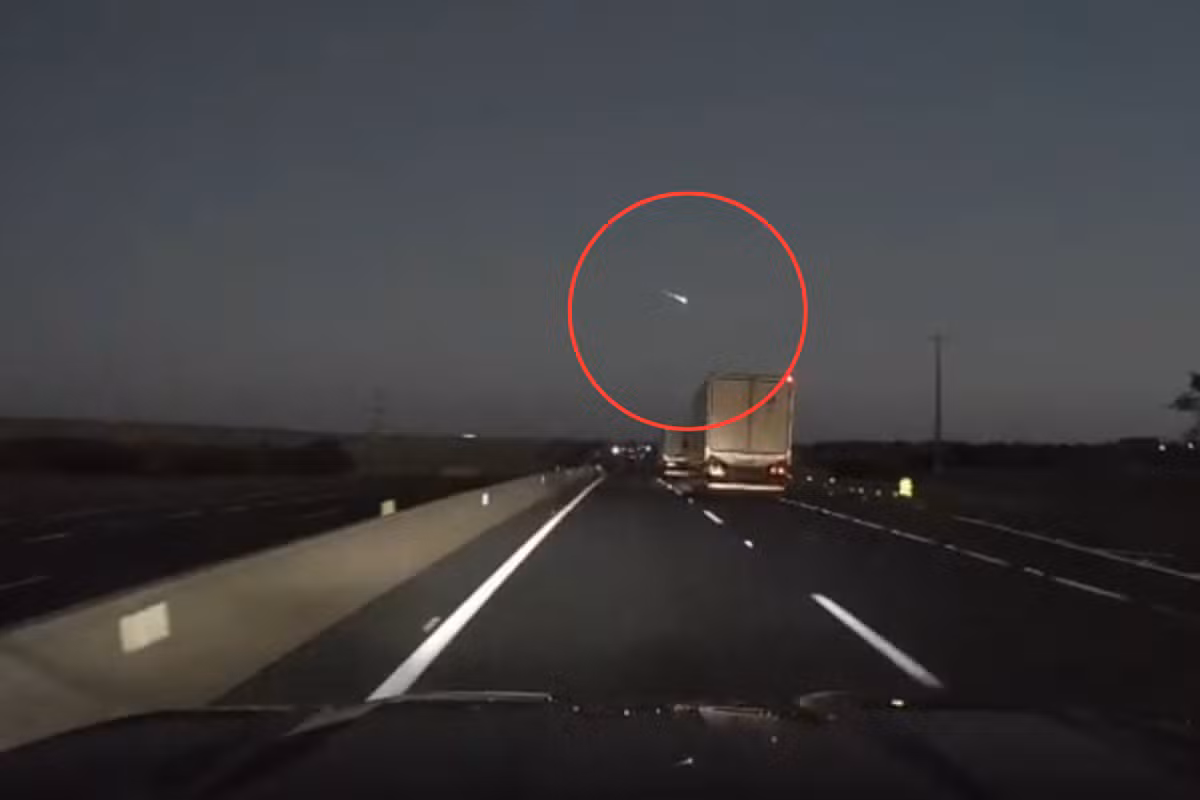 VÍDEO: motorista registra meteoro ‘caindo’ no interior de SP; ‘Brilha mais que qualquer estrela?