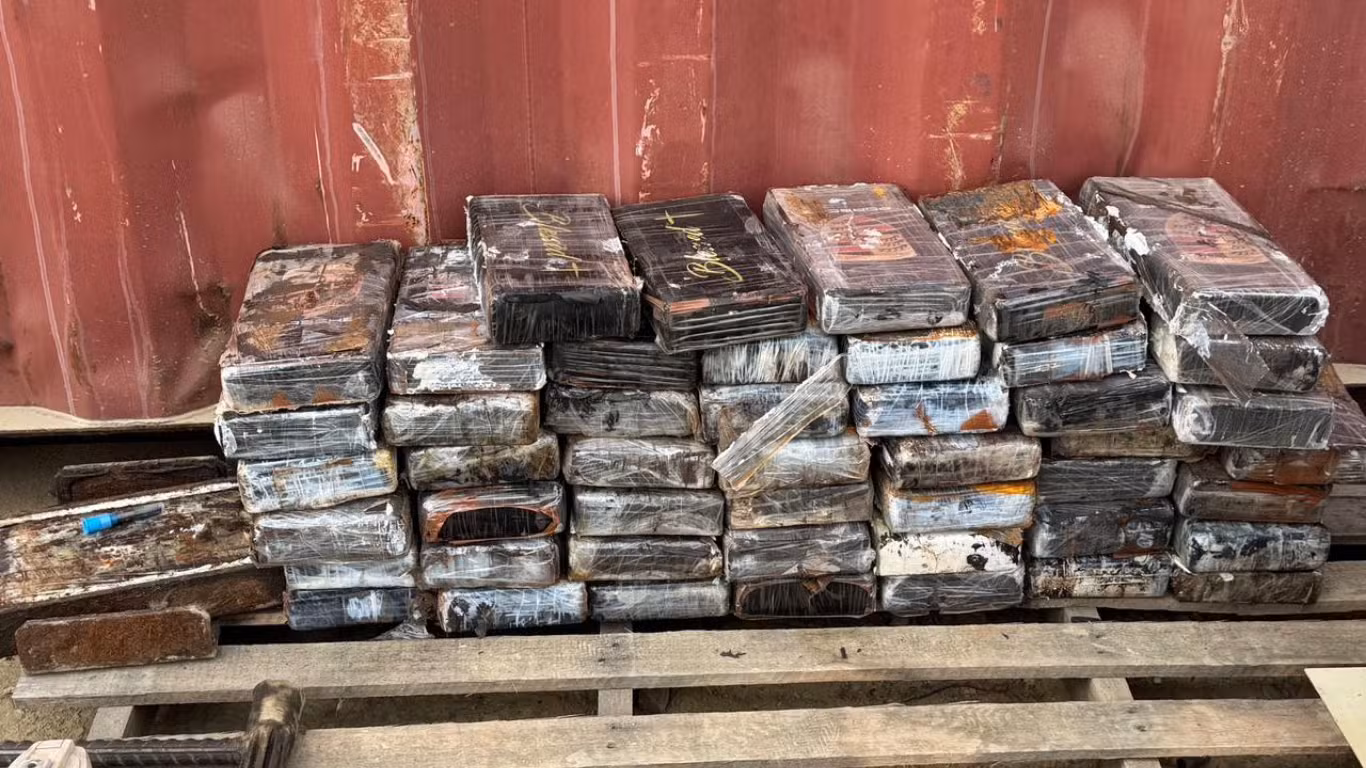Carga de sucata escondia 150 kg de cocaína e seria enviada para a Europa de porto de SC
