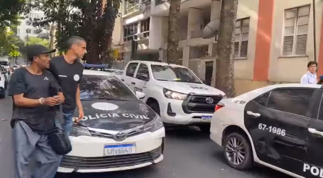 Homem é preso suspeito de perseguir e ameaçar moradores do Leme, diz Polícia Civil
