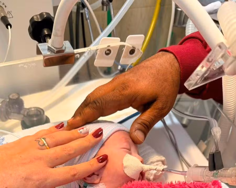 'Nosso guerreiro', diz mãe de bebê que apresentou sinais vitais 2 horas após ser dado como morto