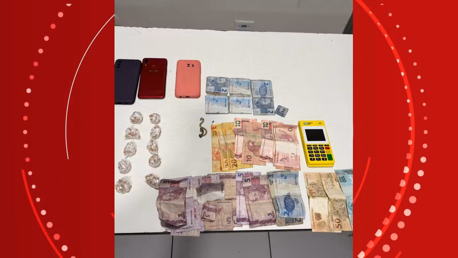 Investigado por homicídio é preso após ser flagrado vendendo drogas em praça no Centro de Teresina