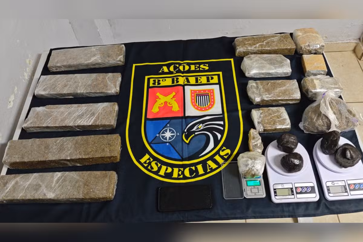 Mulher é flagrada com tabletes de maconha em ‘casa bomba?