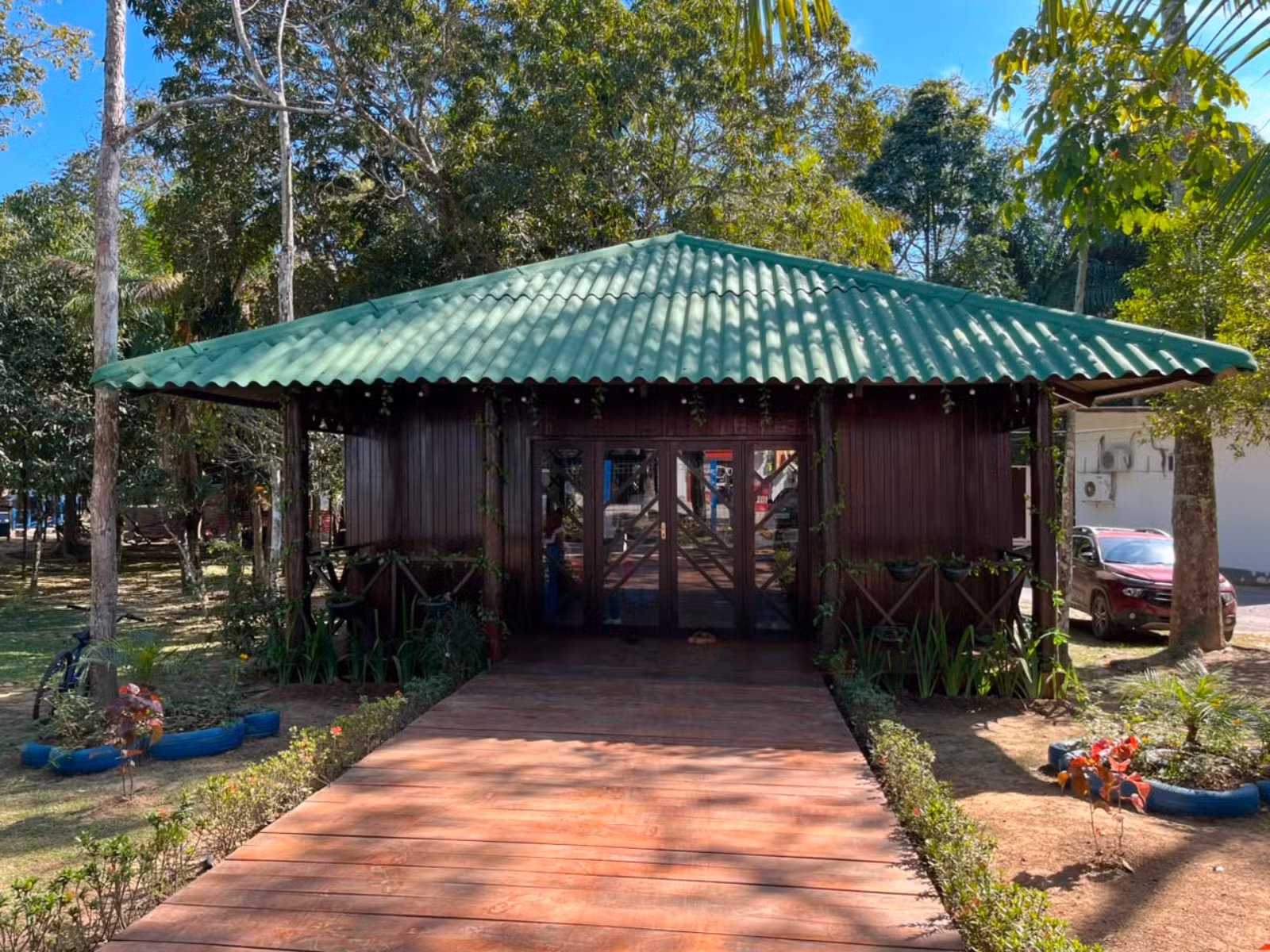 Dia do Livro: Ecoteca une leitura e educação ambiental em parque no Acre
