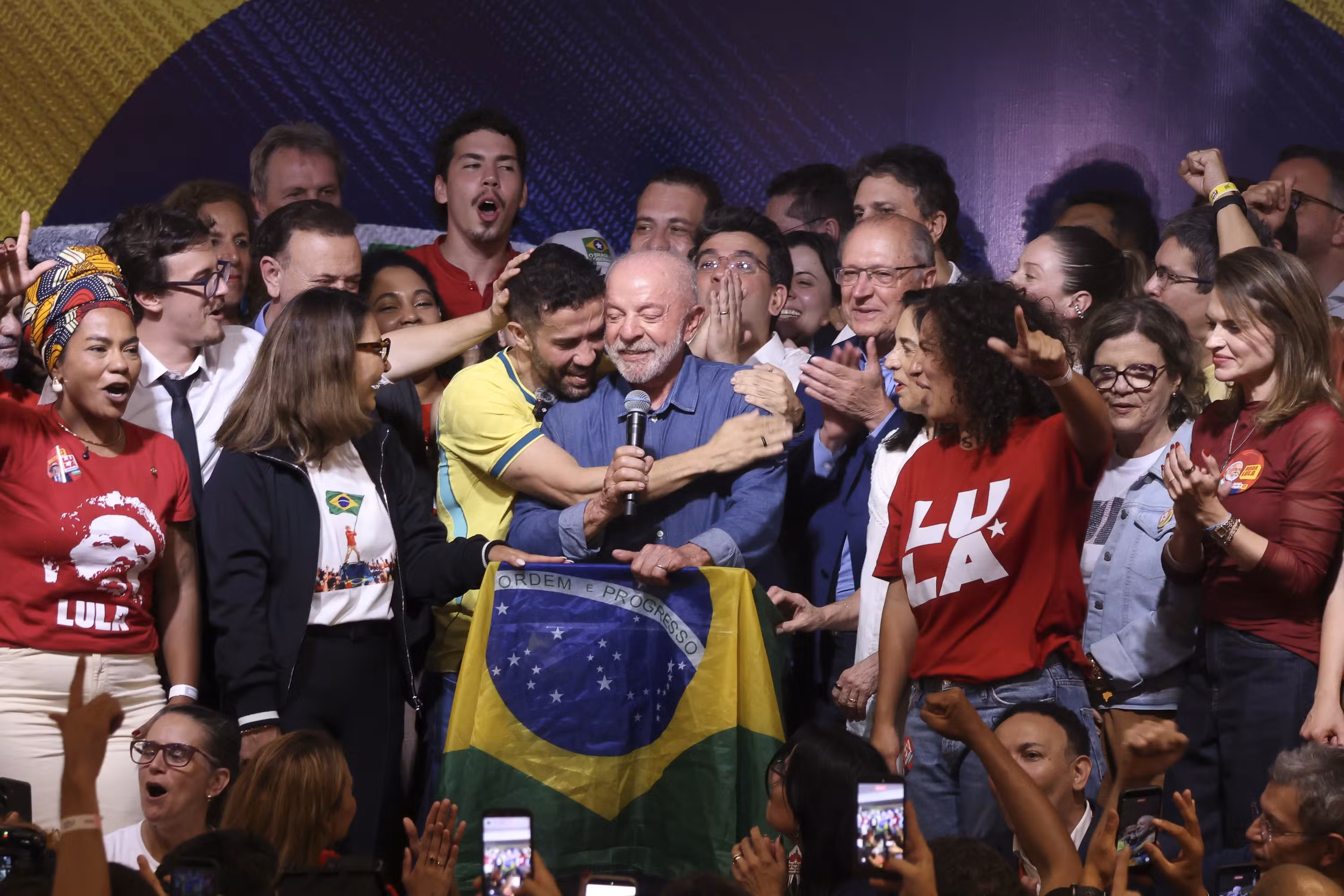 Carta de Flávio Bolsonaro e fuga do Brasil geram críticas até entre aliados e movimentam direita para 2030