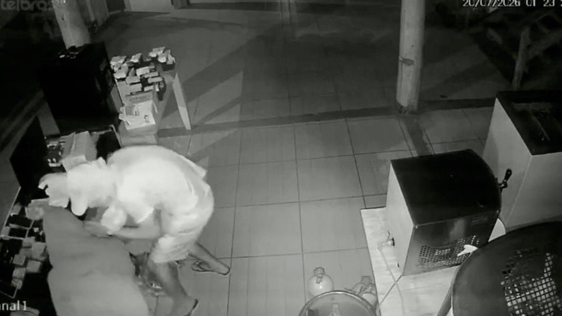 Dupla é presa após invadir a mesma hamburgueria seis vezes em MT