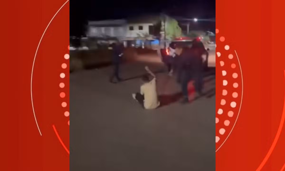 VÍDEO: jovem tem traumatismo craniano após receber 'mata-leão' e golpes de cassetetes em abordagem na Bahia