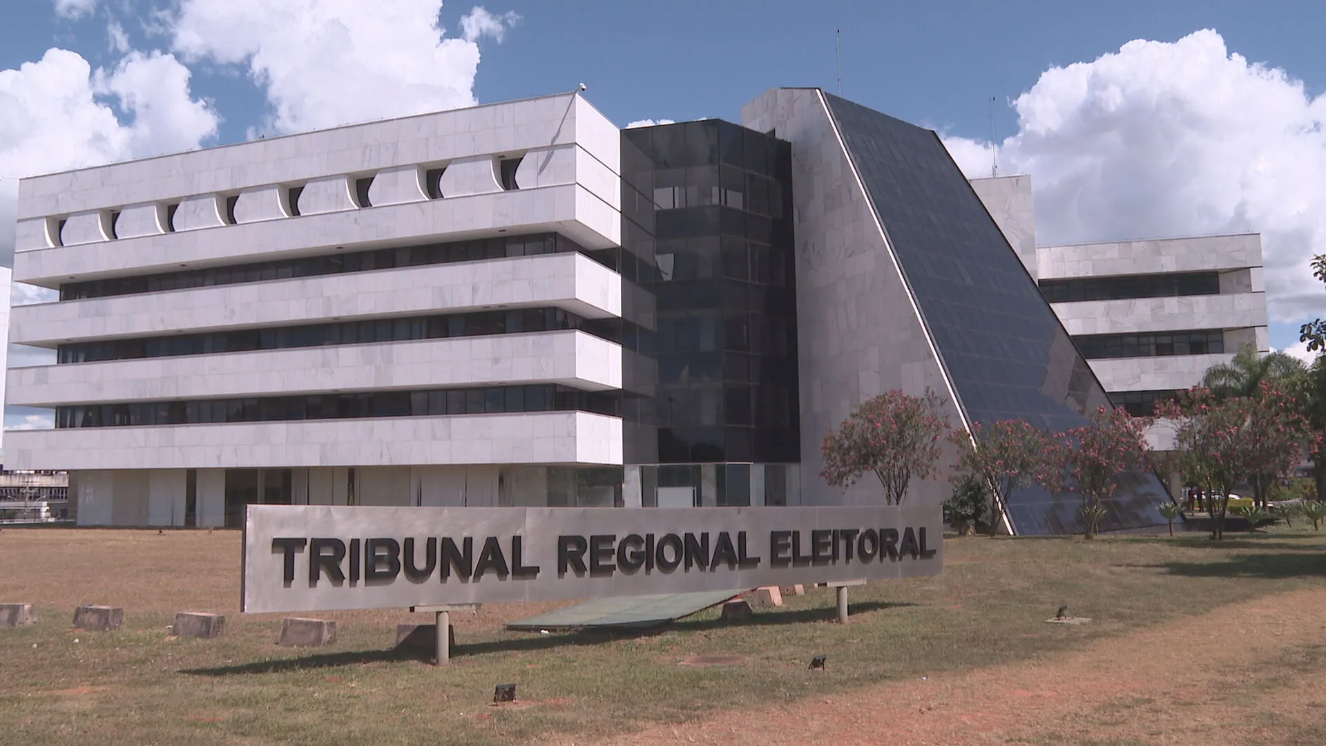 TRE-DF indefere mais duas candidaturas ao governo do Distrito Federal