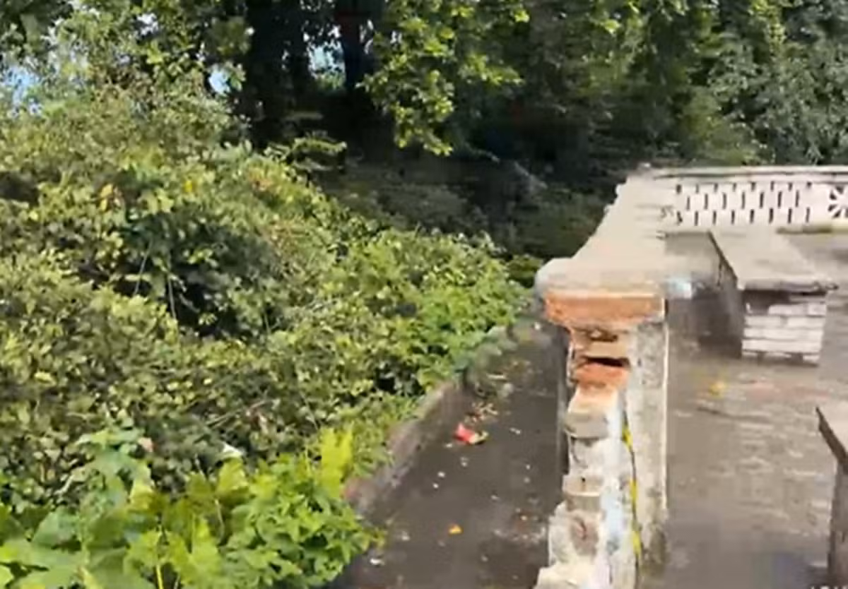 Parte do muro do Santuário da Penha desaba e área é isolada, em João Pessoa