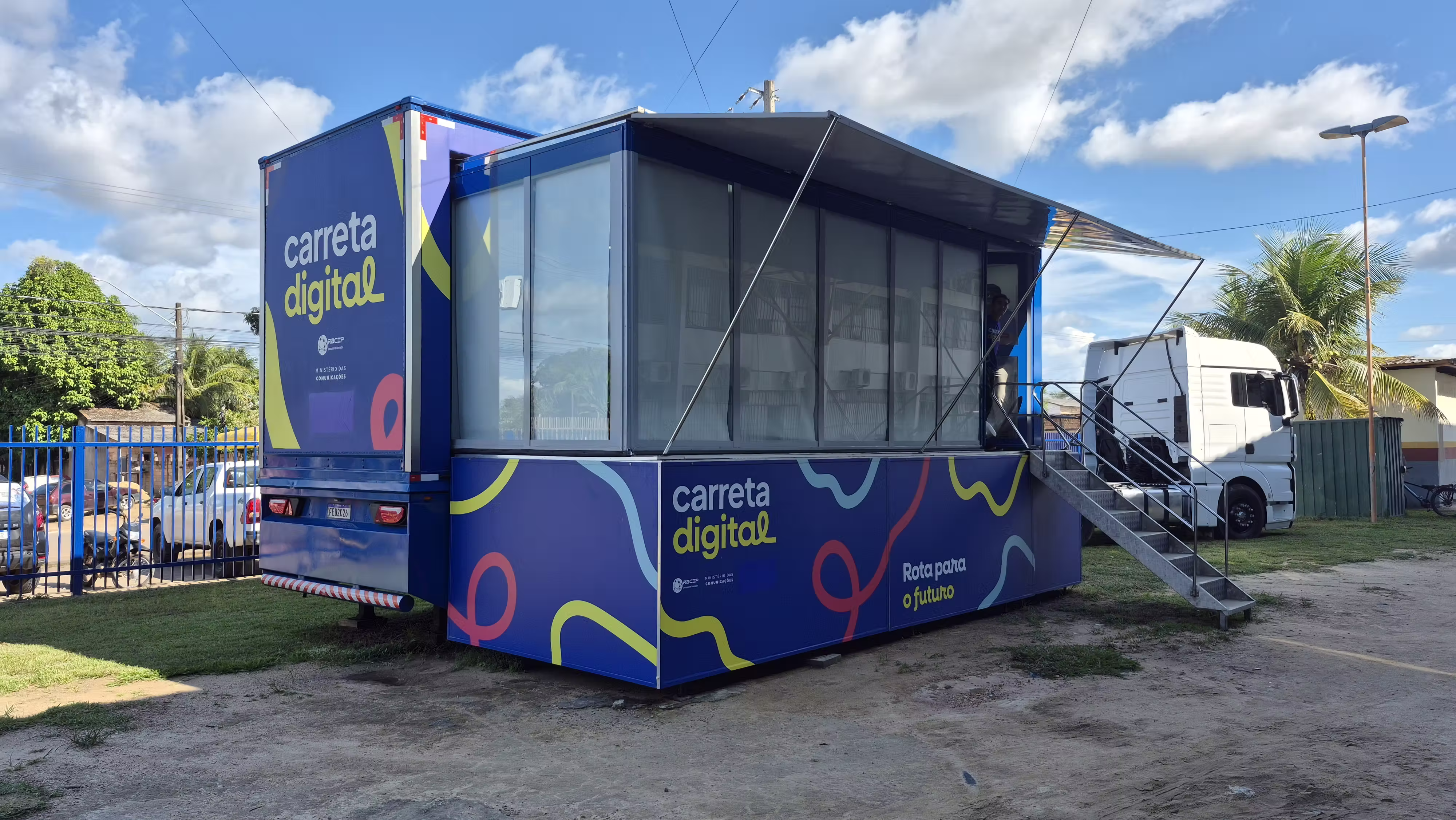 Alunos da rede pública concluem cursos gratuitos de tecnologia da Carreta Digital em Roraima