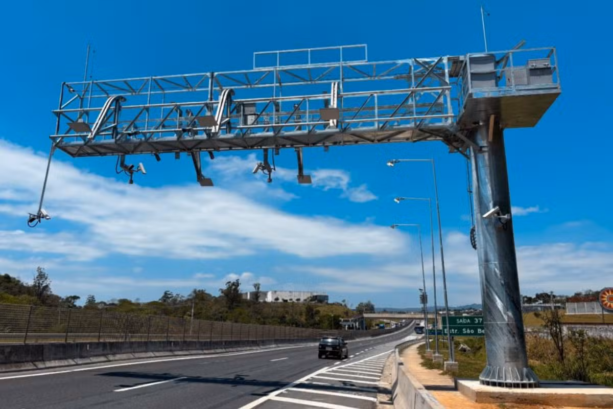 Pedágio eletrônico da CNL: motoristas podem consultar passagens pelo app CNH do Brasil