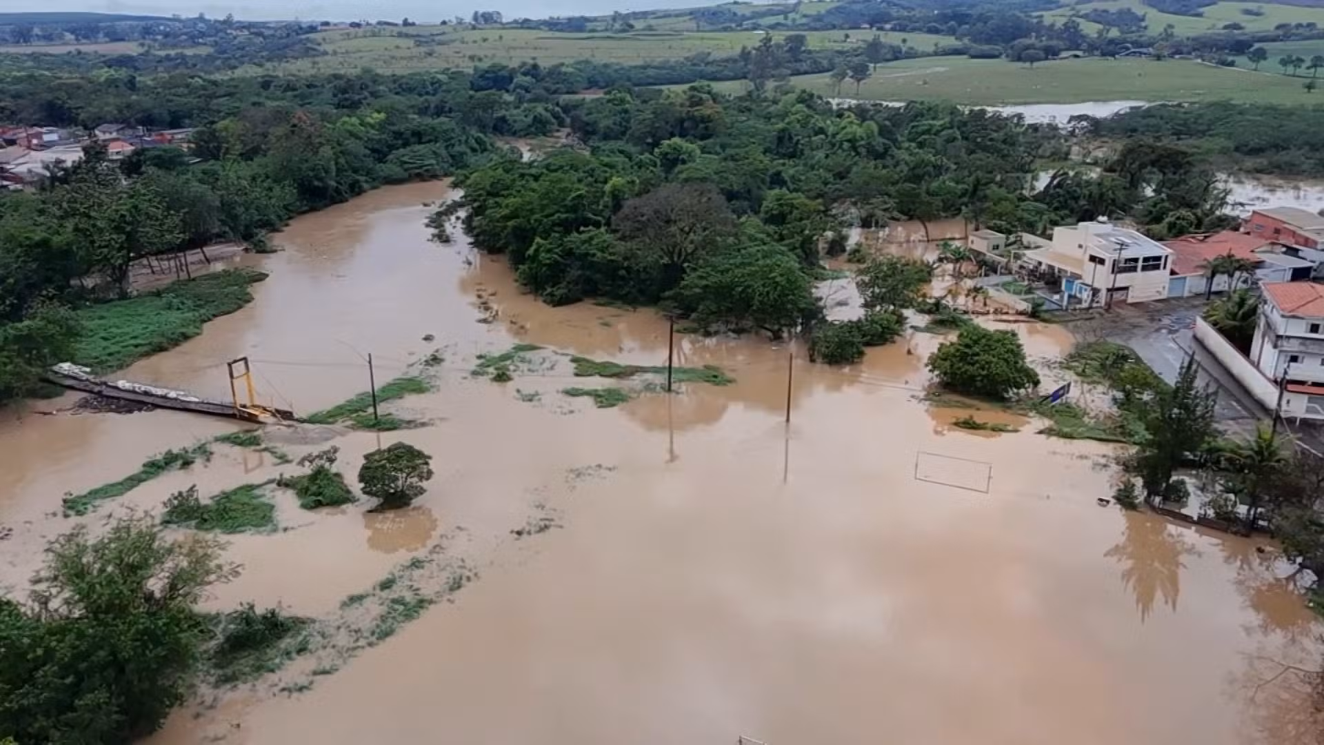 Cheia do Rio Capivari mantém 30 famílias desalojadas em Monte Mor