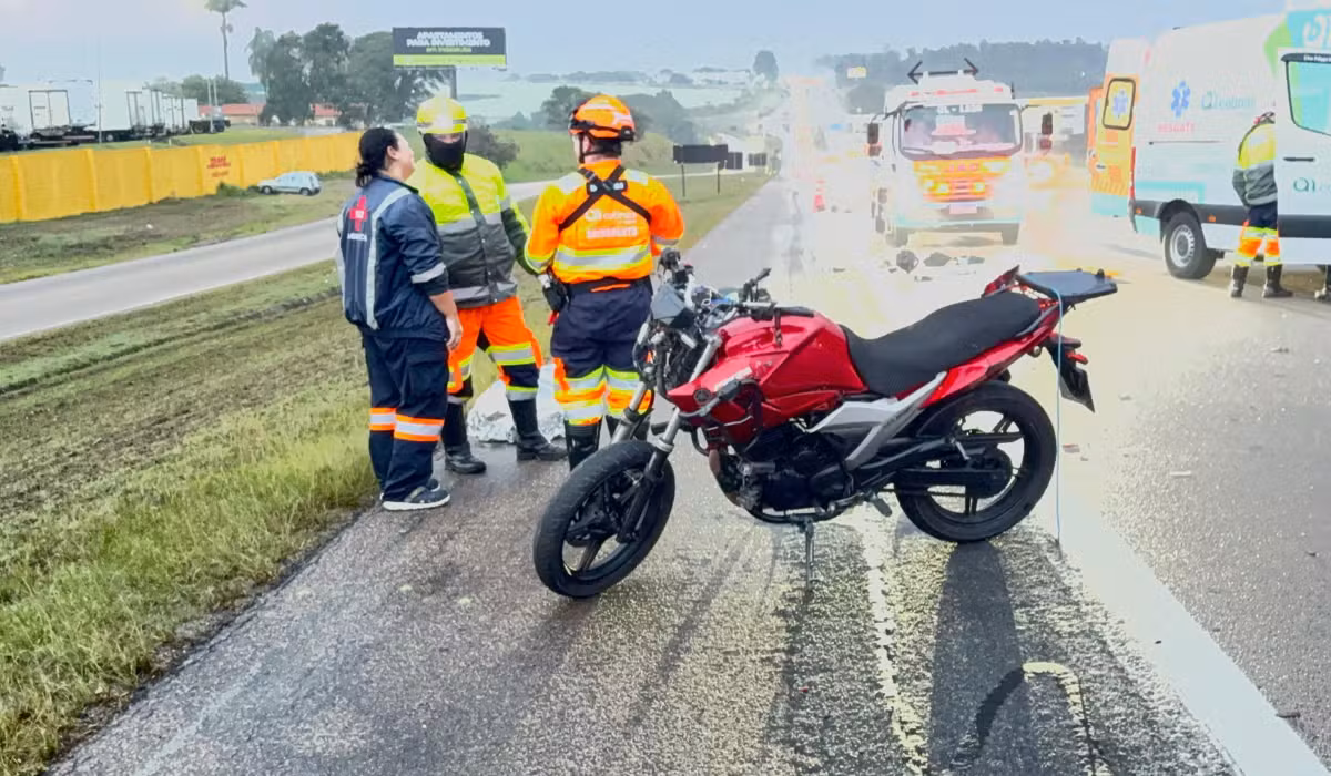 Motociclista morre após bater em traseira de caminhão na Rodovia Santos Dumont, em Campinas